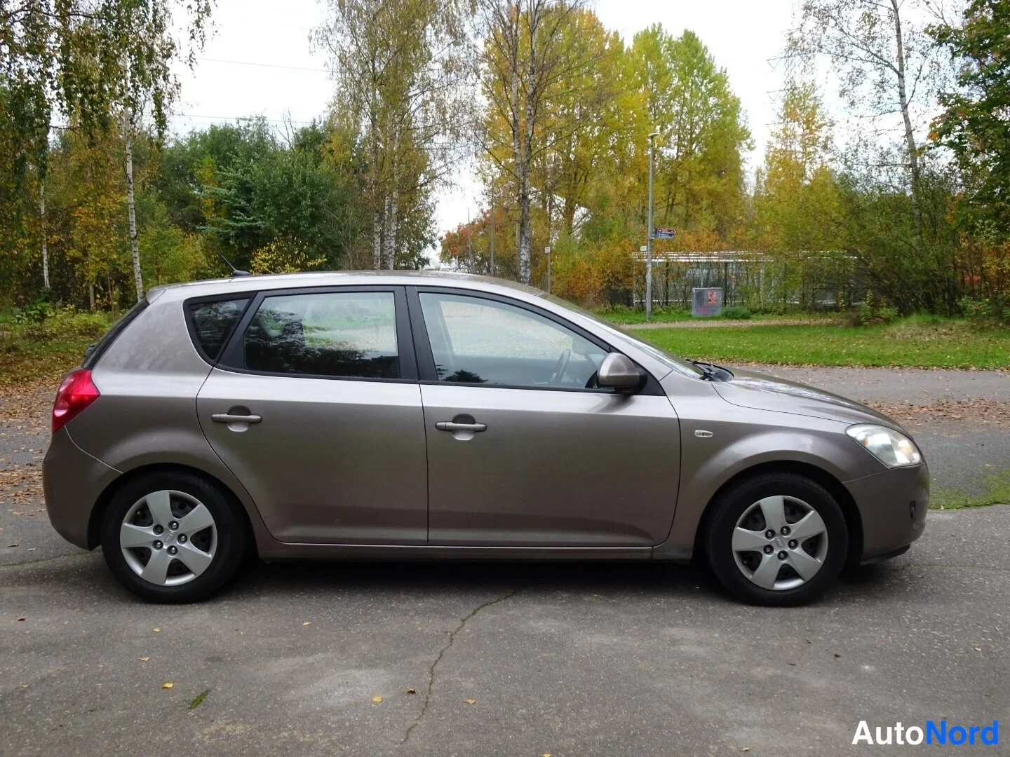 Beige Kia Ceed 2008, sivulta, kuva 10