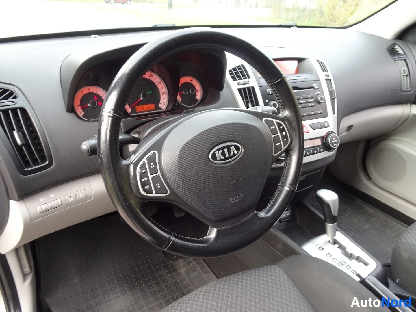Beige Kia Ceed 2008, ohjaamo, kuva 18