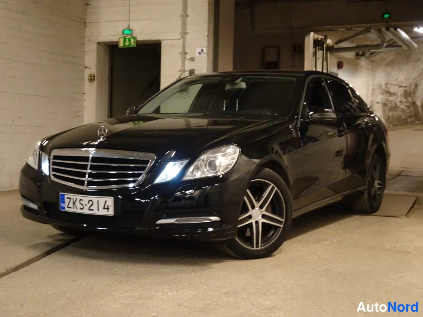 Musta Mercedes-Benz E 250 CDI 4MATIC 2013, kuva 37