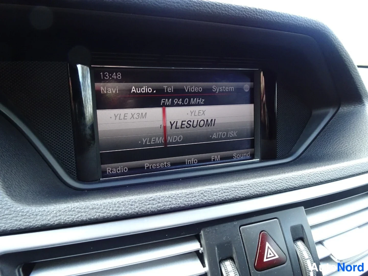 Musta Mercedes-Benz E 250 CDI 4MATIC 2013, yksityiskohta, kuva 35