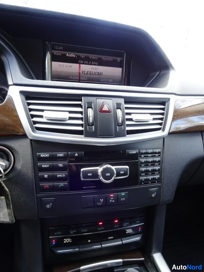 Musta Mercedes-Benz E 250 CDI 4MATIC 2013, ohjaamo, kuva 16