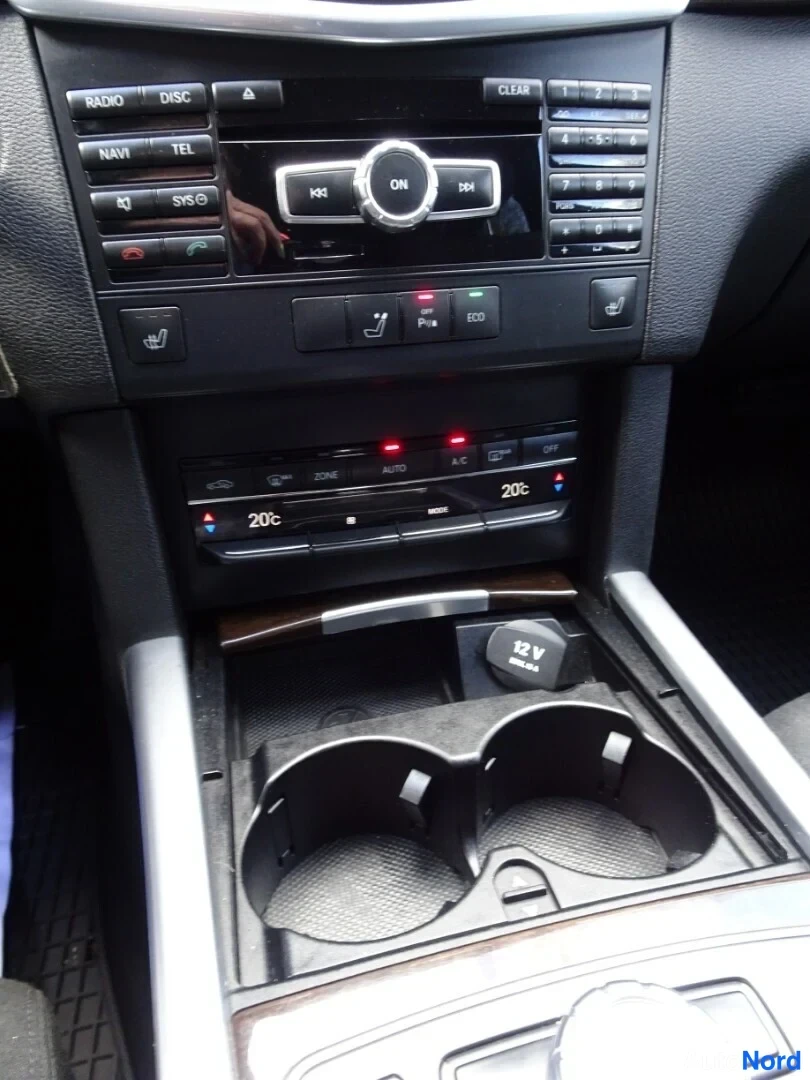 Musta Mercedes-Benz E 250 CDI 4MATIC 2013, ohjaamo, kuva 15