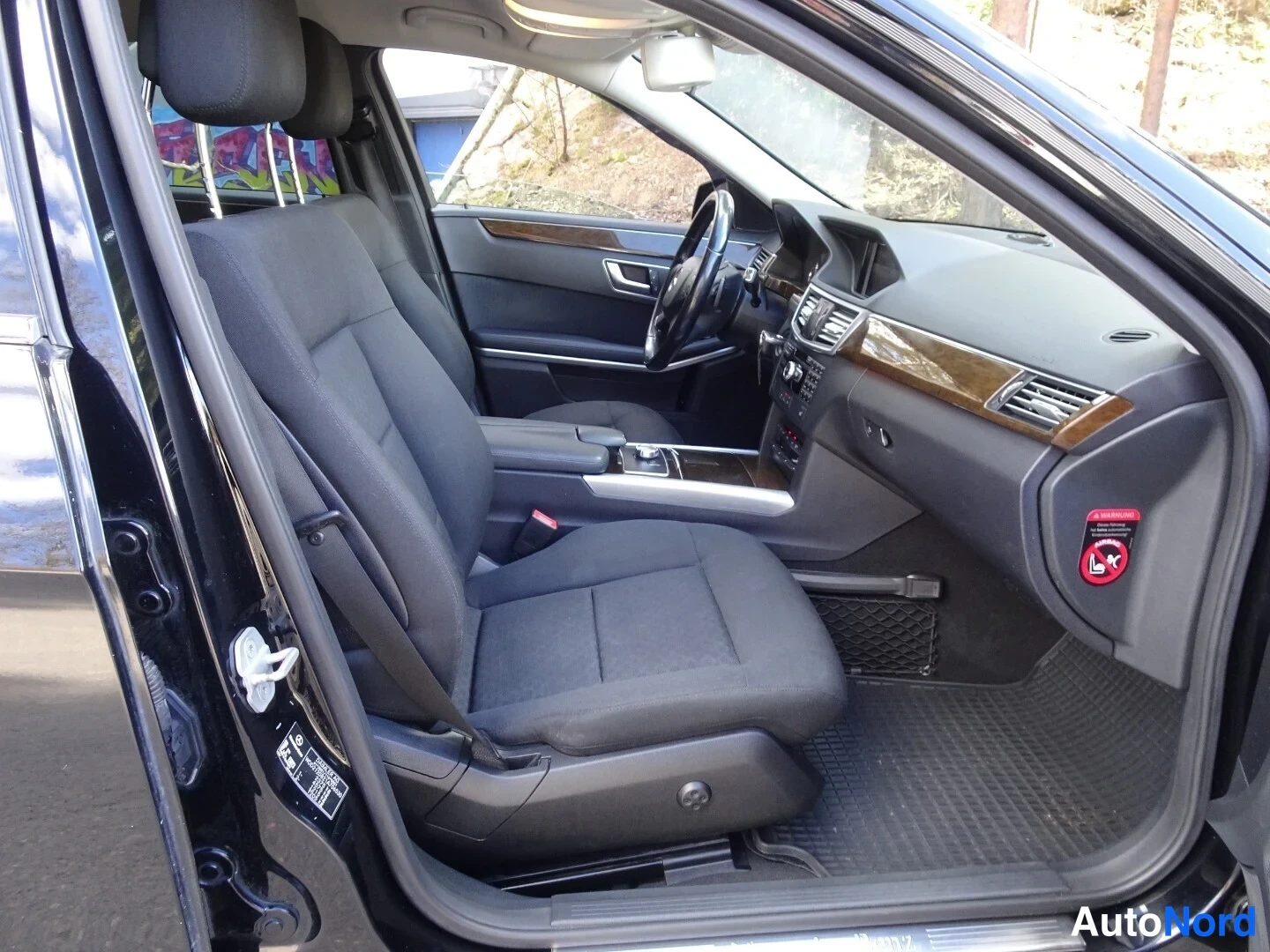 Musta Mercedes-Benz E 250 CDI 4MATIC 2013, etuistuimet, kuva 17
