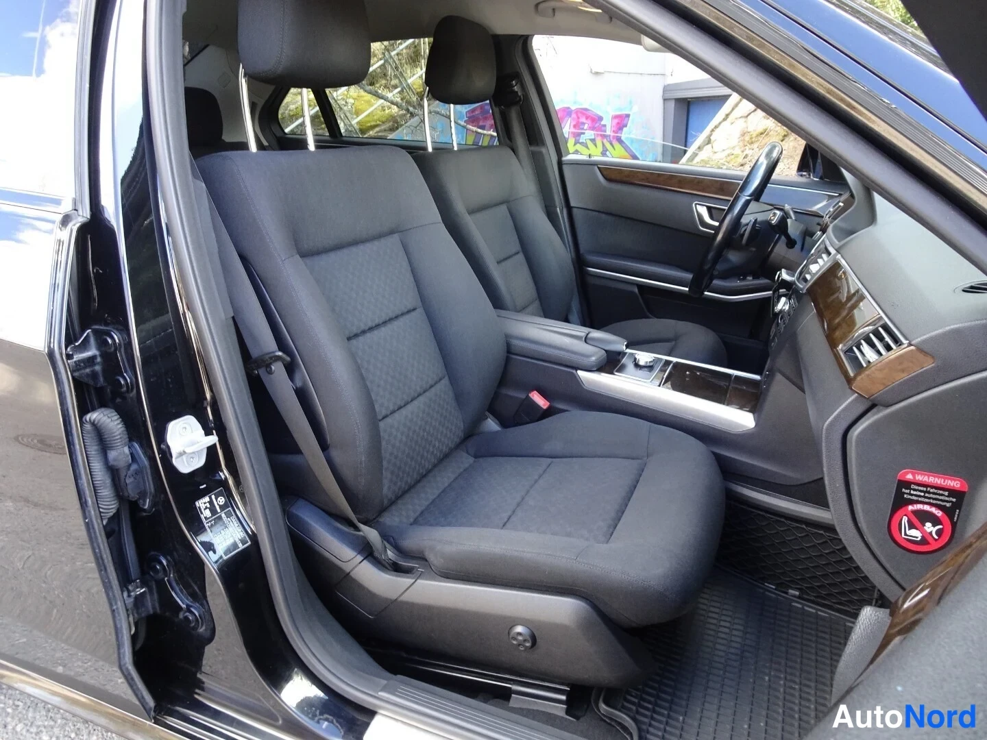 Musta Mercedes-Benz E 250 CDI 4MATIC 2013, etuistuimet, kuva 18