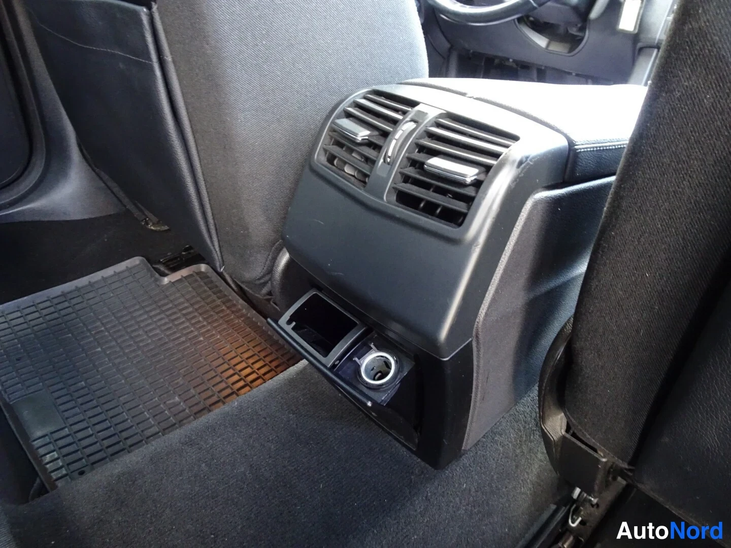 Musta Mercedes-Benz E 250 CDI 4MATIC 2013, takaistuimet, kuva 19