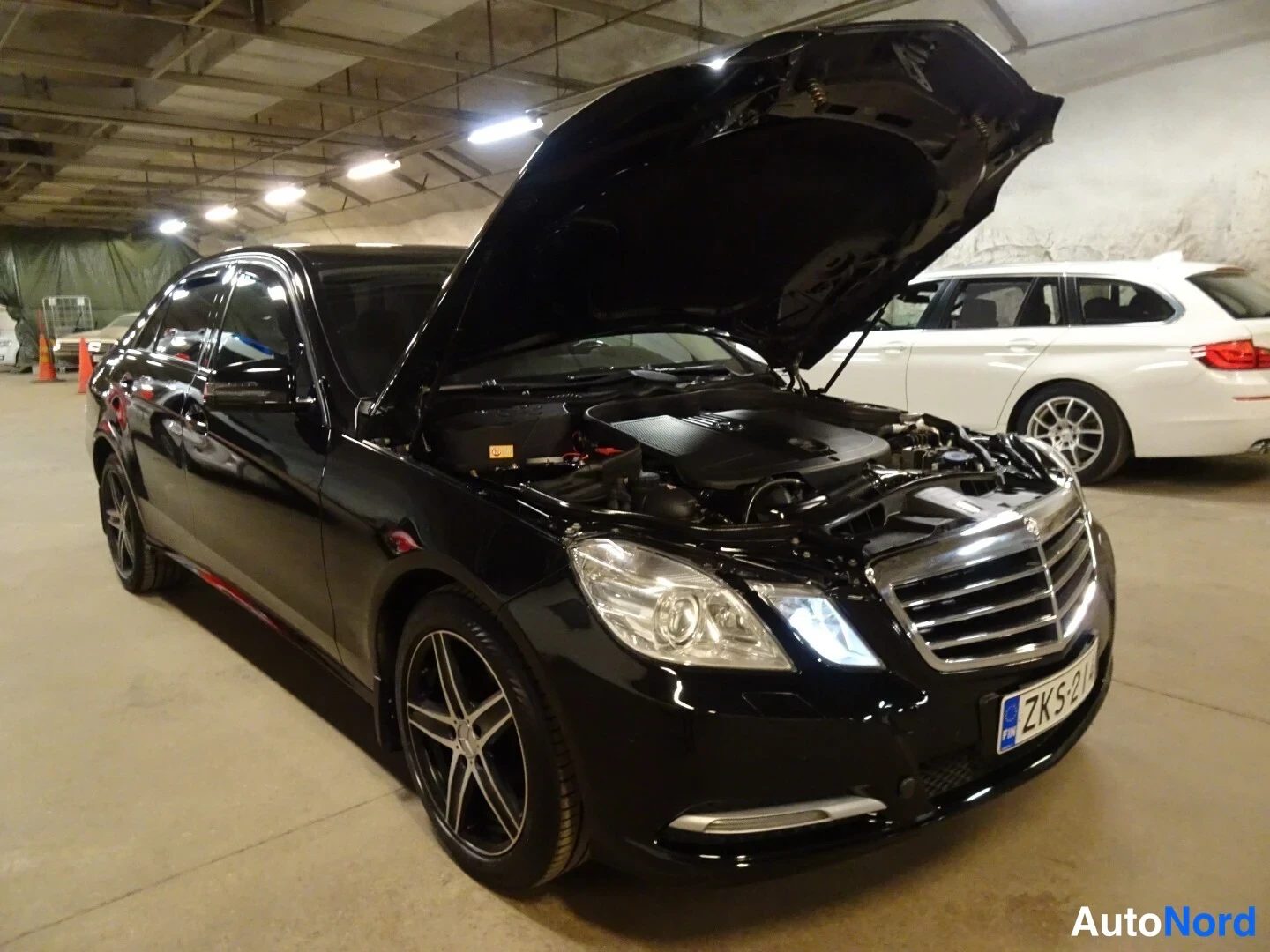 Musta Mercedes-Benz E 250 CDI 4MATIC 2013, moottoritila, kuva 22