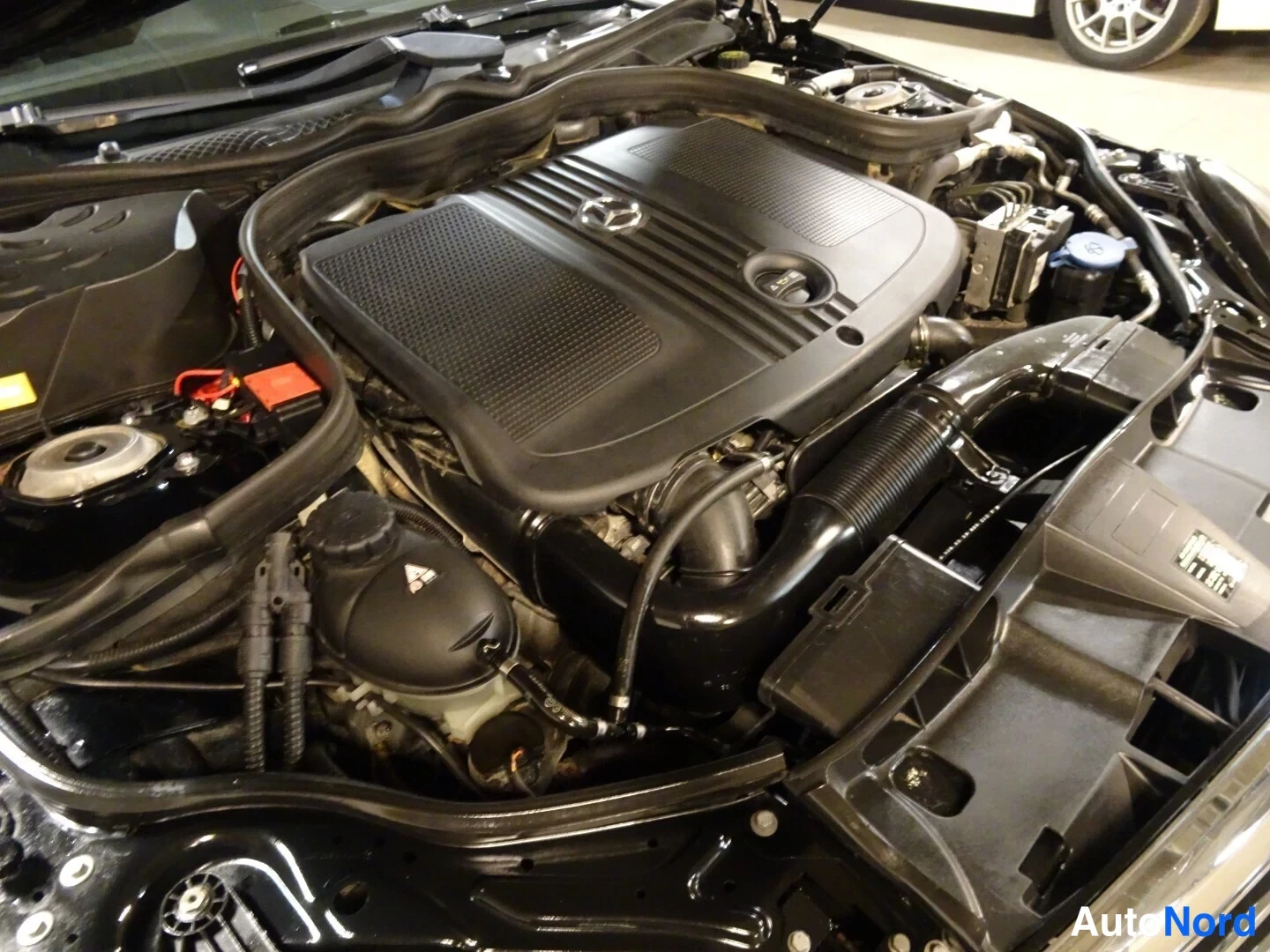 Musta Mercedes-Benz E 250 CDI 4MATIC 2013, moottoritila, kuva 23