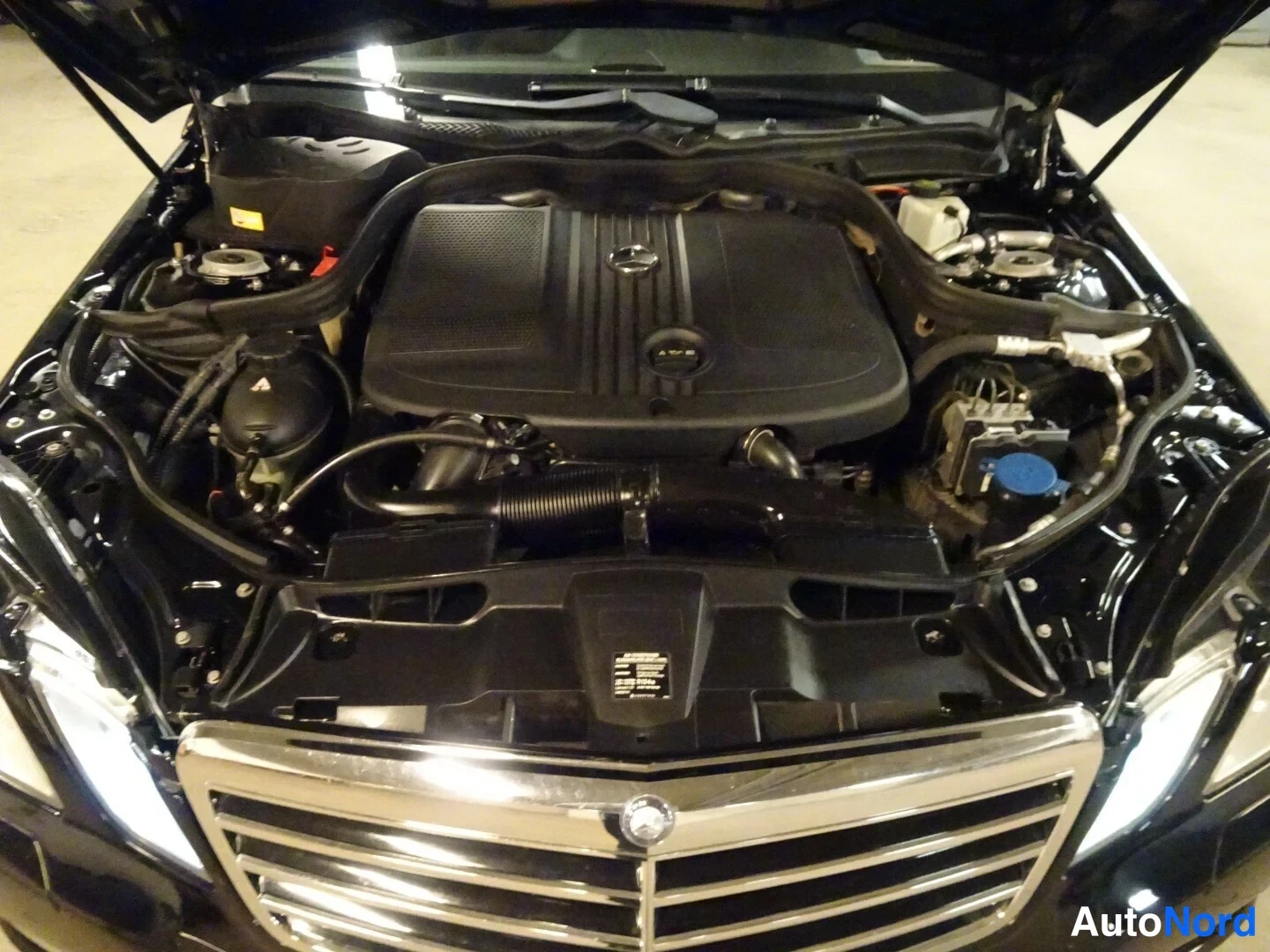 Musta Mercedes-Benz E 250 CDI 4MATIC 2013, moottoritila, kuva 24