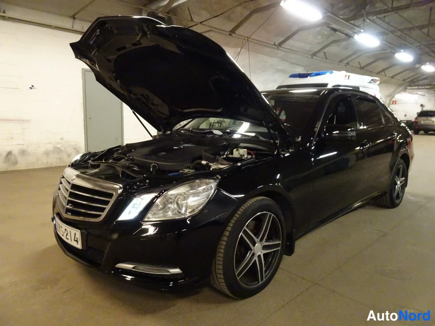 Musta Mercedes-Benz E 250 CDI 4MATIC 2013, etuviisto, keula vasemmalle, kuva 3