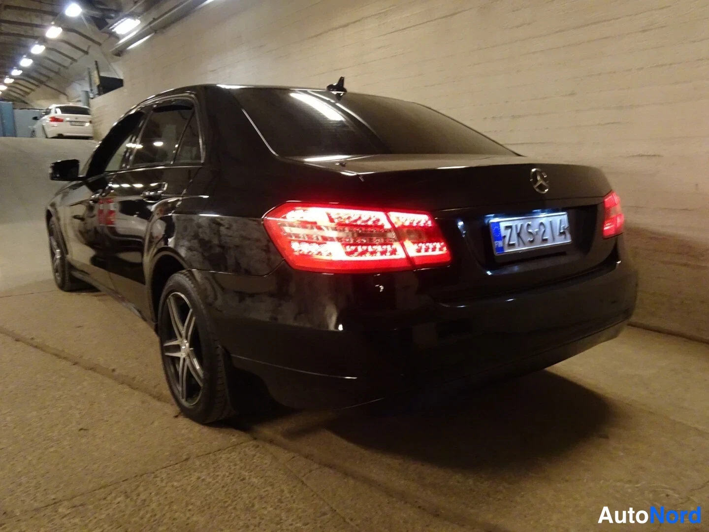 Musta Mercedes-Benz E 250 CDI 4MATIC 2013, kuva 40