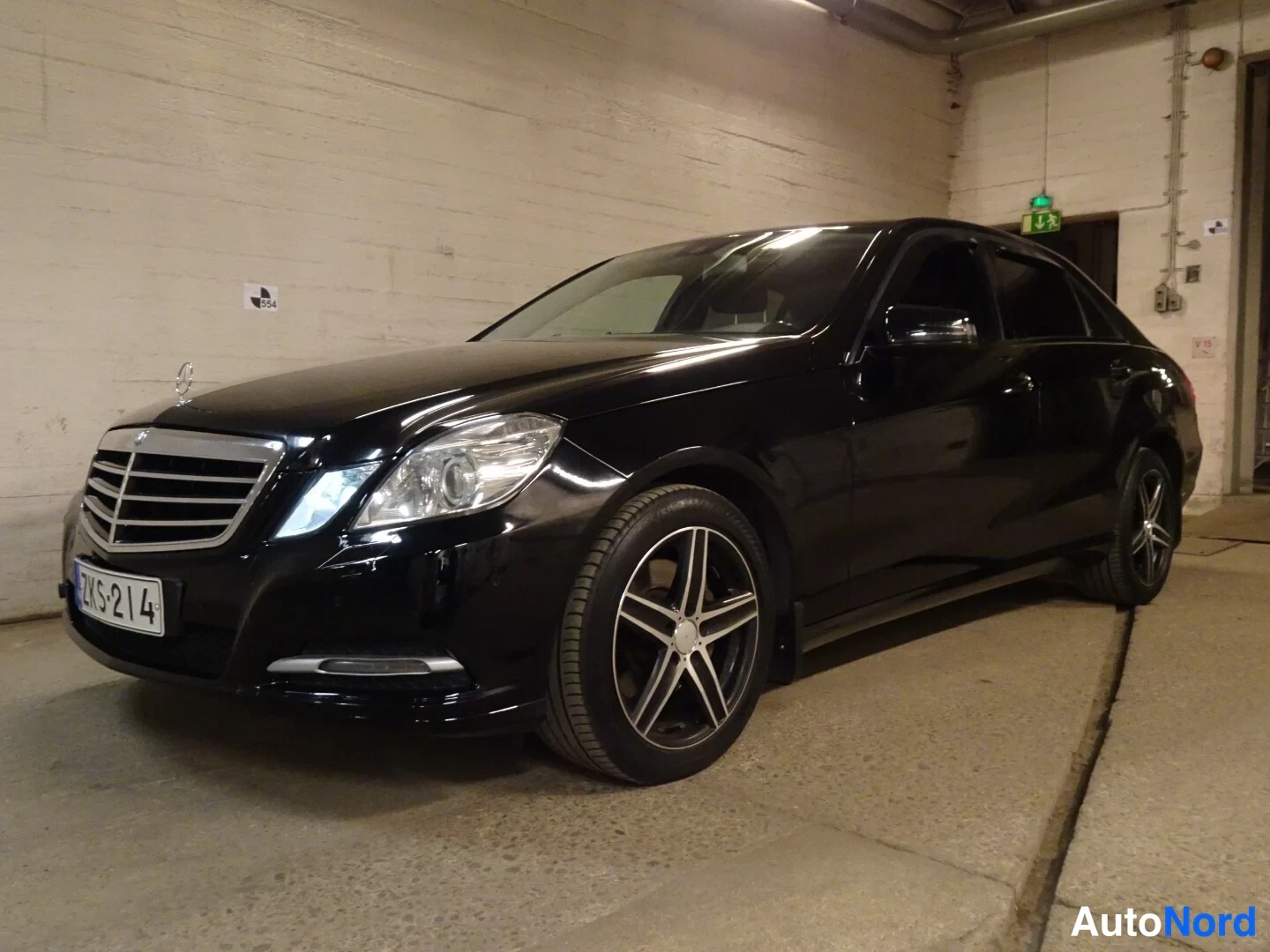 Musta Mercedes-Benz E 250 CDI 4MATIC 2013, etuviisto, keula vasemmalle, kuva 5