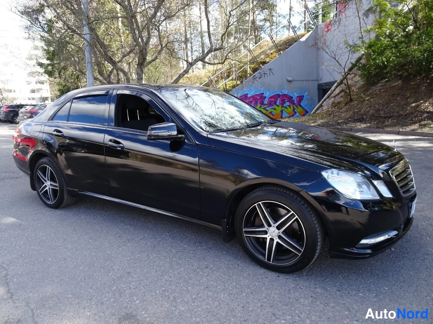 Musta Mercedes-Benz E 250 CDI 4MATIC 2013, takaviisto, kuva 9