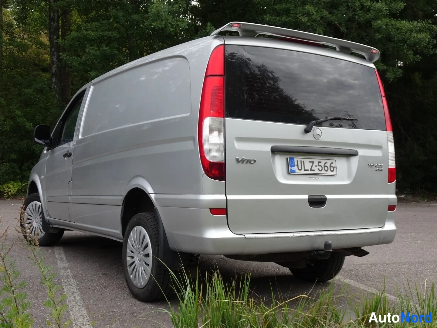 Silver Mercedes-Benz Vito 115 CDI 2007, snett bakifrån, bild 8