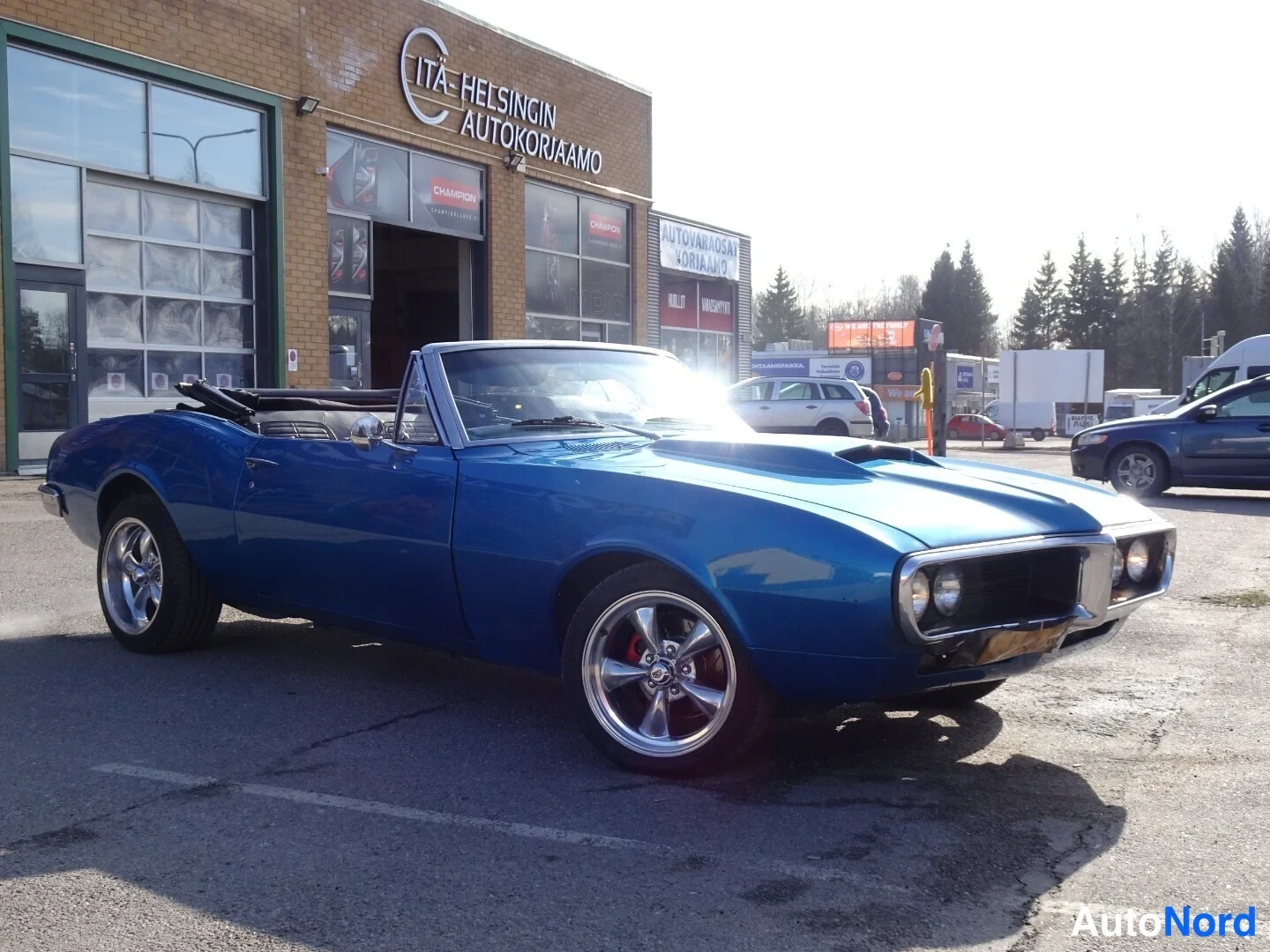 Sininen Pontiac Firebird 1967, etuviisto, keula oikealle, kuva 11