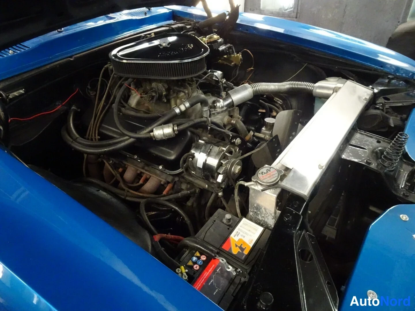 Sininen Pontiac Firebird 1967, moottoritila, kuva 32