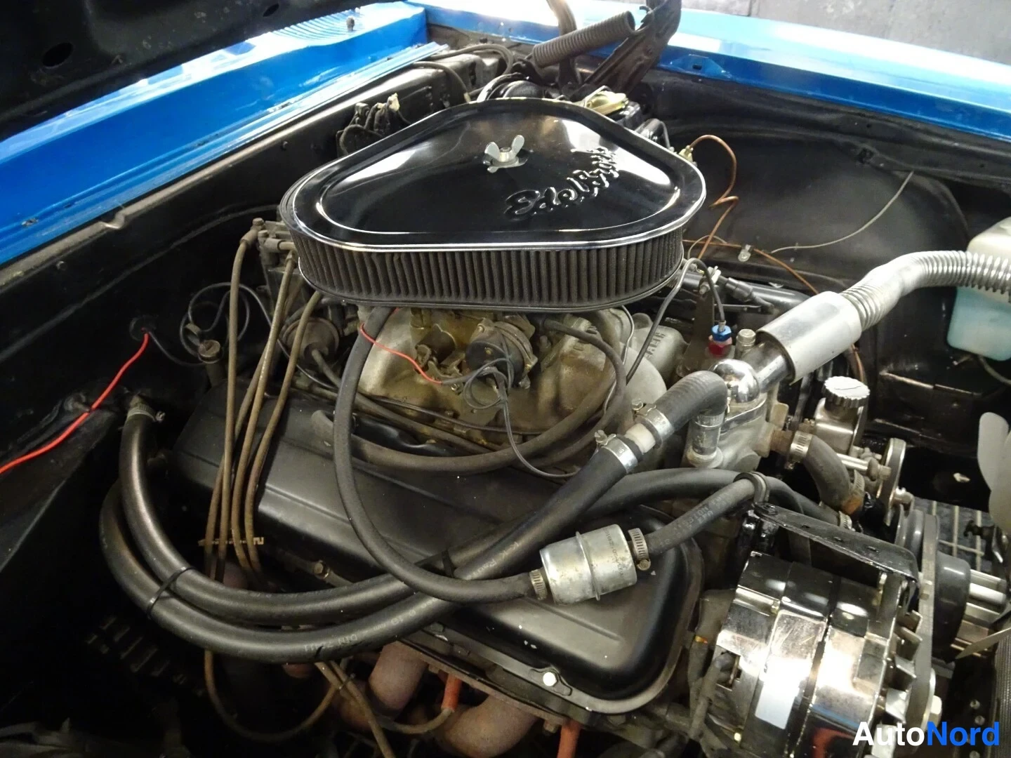 Sininen Pontiac Firebird 1967, moottoritila, kuva 33