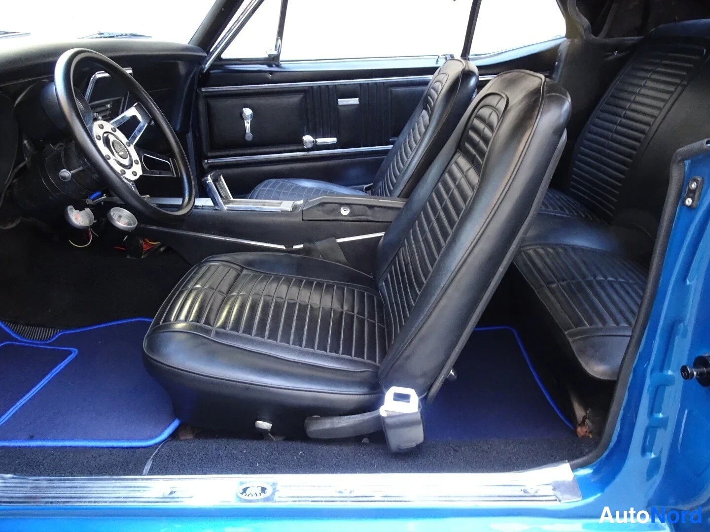 Sininen Pontiac Firebird 1967, etuistuimet, kuva 26