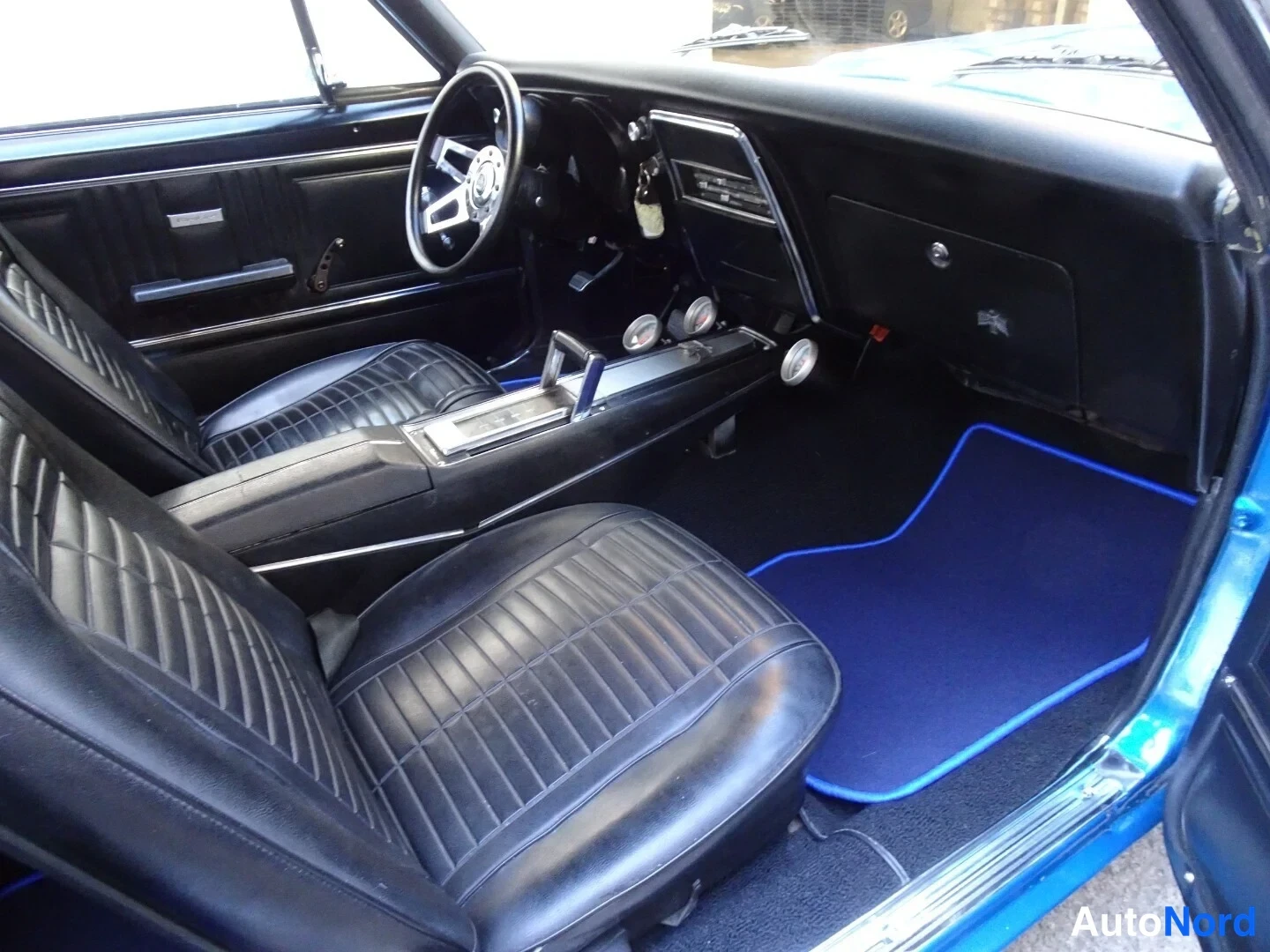 Sininen Pontiac Firebird 1967, etuistuimet, kuva 27