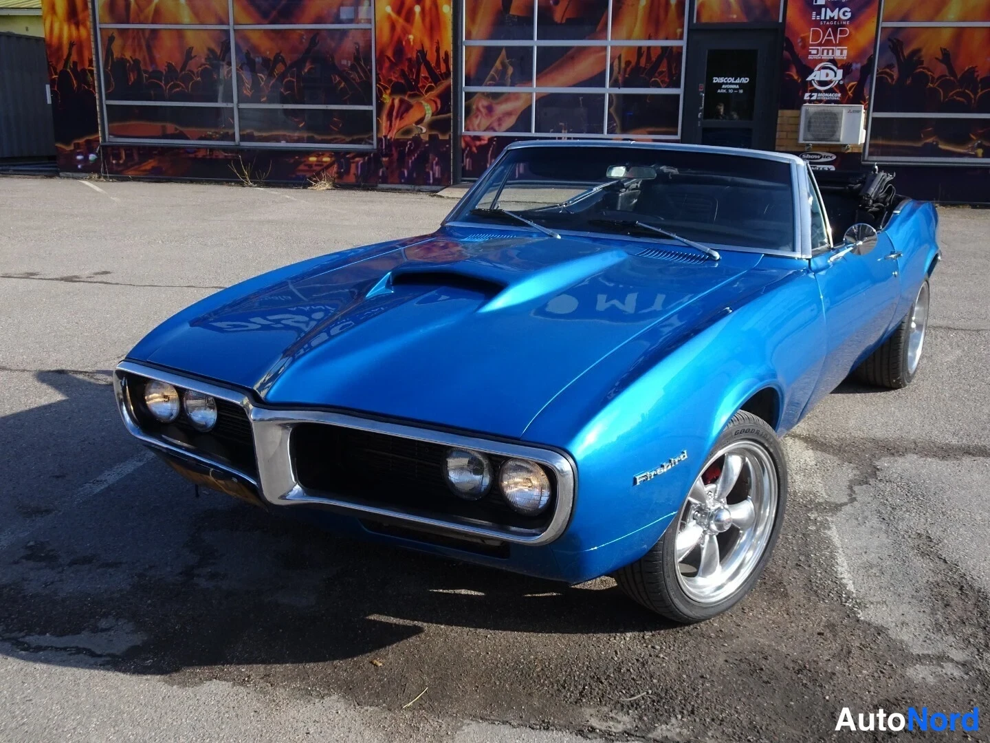 Sininen Pontiac Firebird 1967, etuviisto, keula vasemmalle, kuva 3
