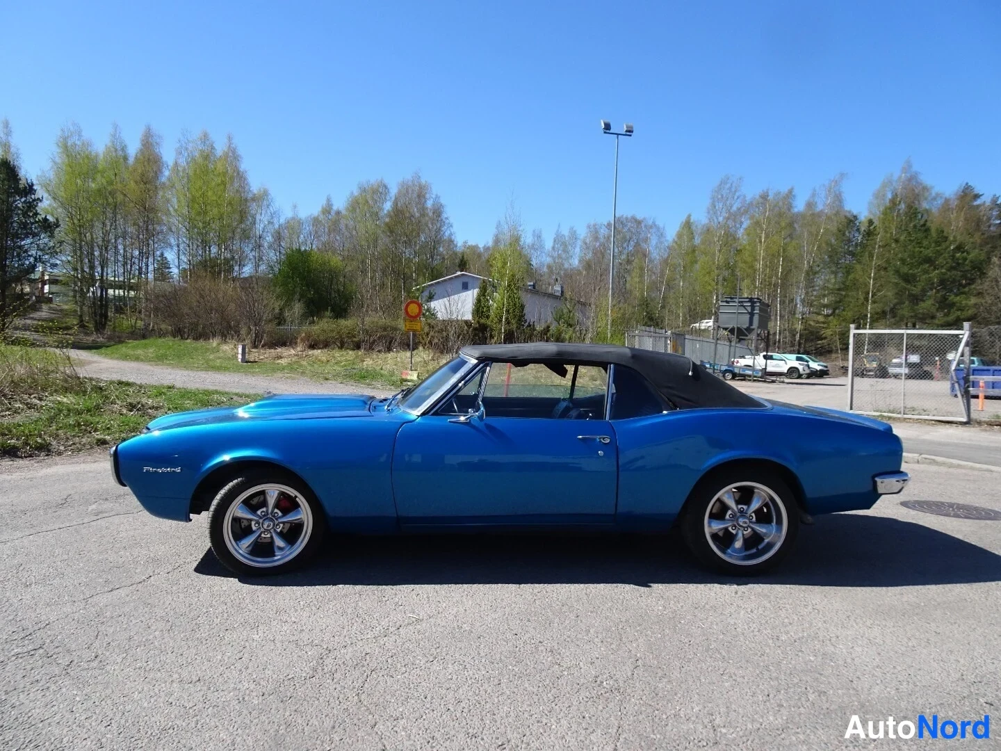 Sininen Pontiac Firebird 1967, sivulta, kuva 13