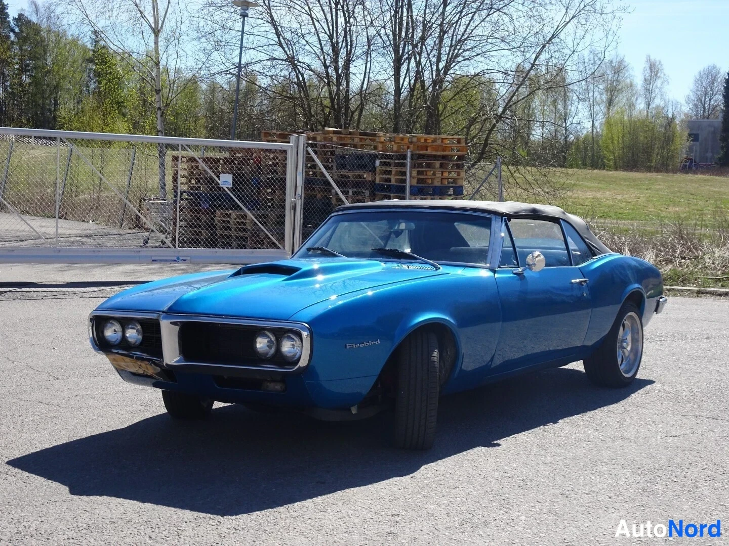 Sininen Pontiac Firebird 1967, etuviisto, keula vasemmalle, kuva 4