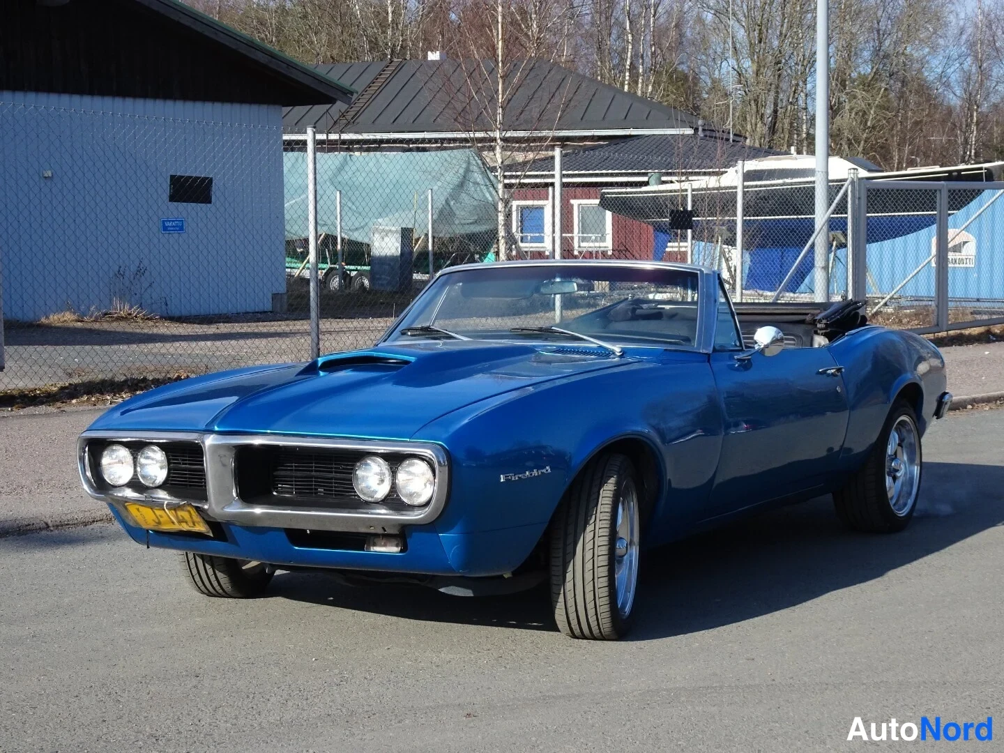 Sininen Pontiac Firebird 1967, etuviisto, keula vasemmalle, kuva 2