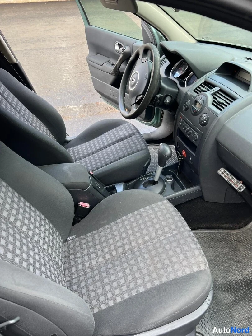 Vihreä Renault Megane 2006, ohjaamo, kuva 14