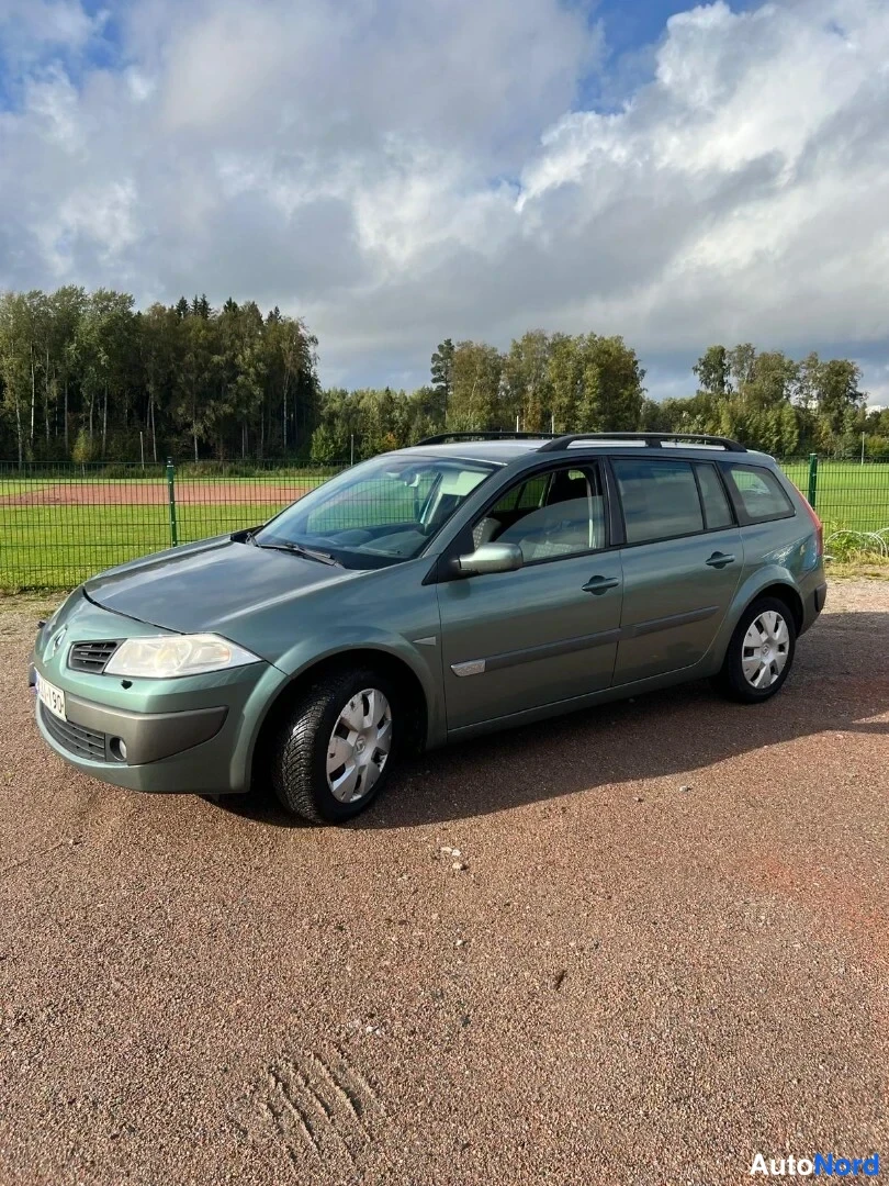 Vihreä Renault Megane 2006, etuviisto, keula vasemmalle, kuva 3