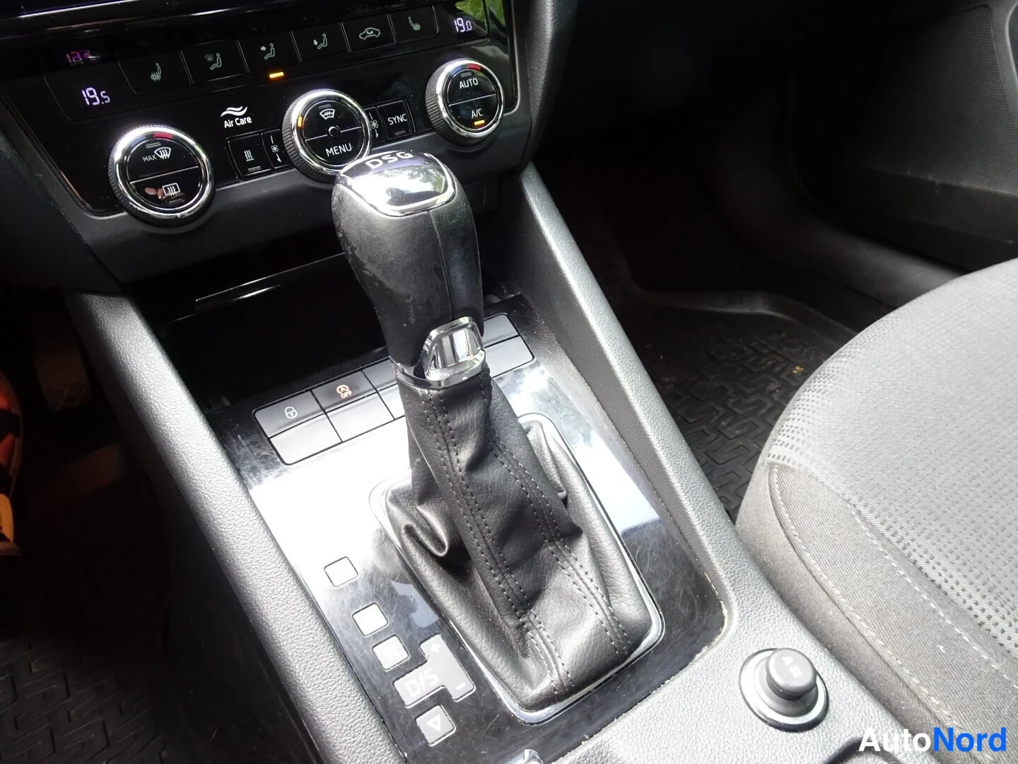 Musta Skoda Octavia 2020, yksityiskohta, kuva 39