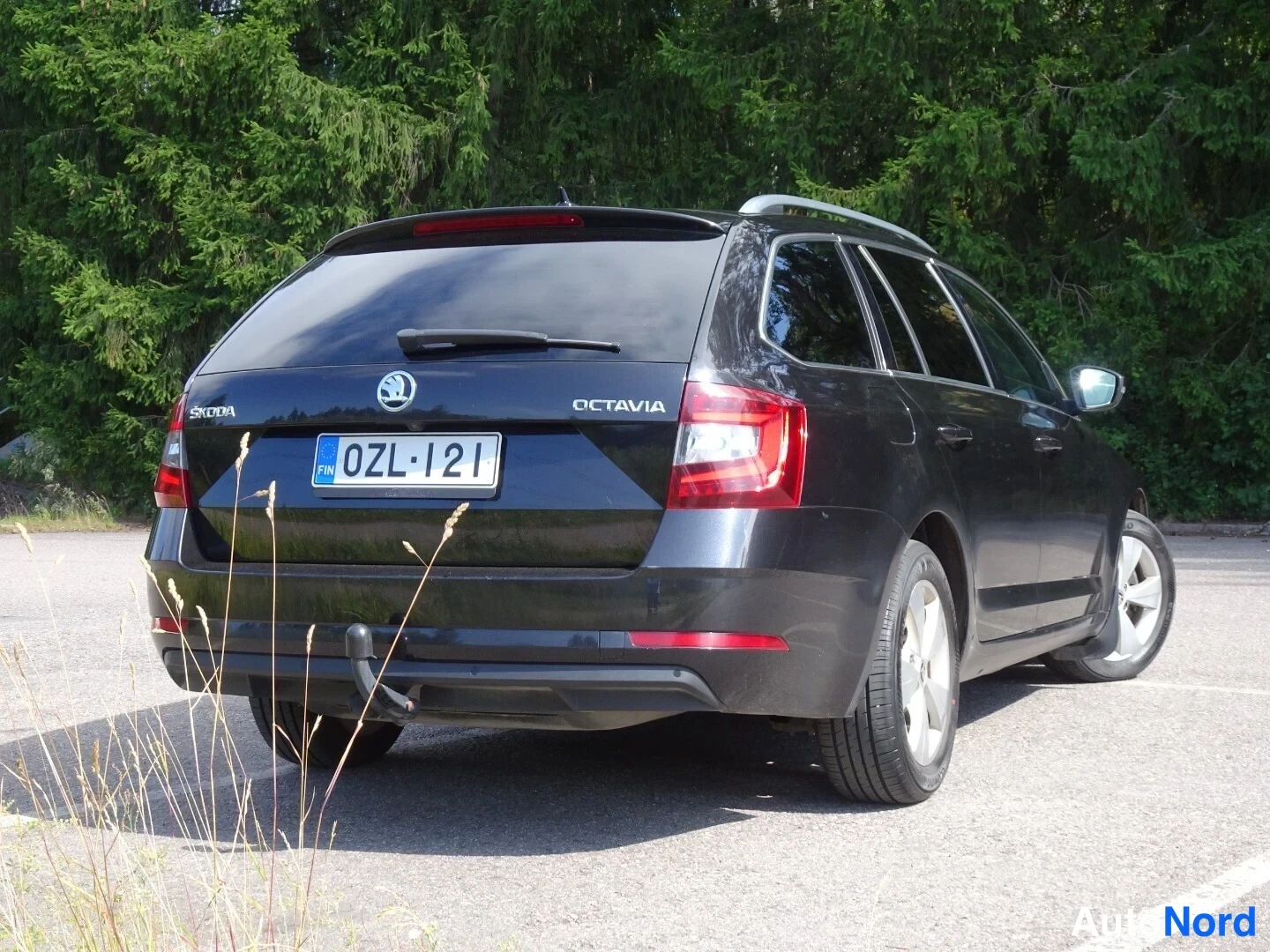 Musta Skoda Octavia 2020, takaviisto, kuva 14