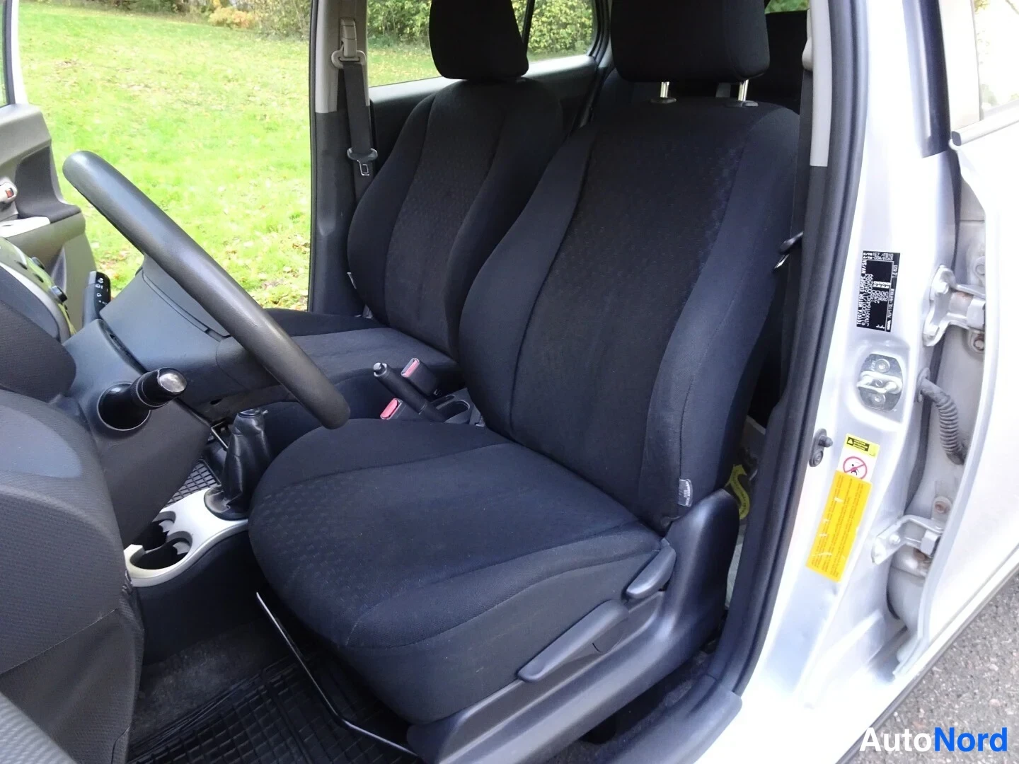 Silver Toyota Urban Cruiser 2009, front seats, photo 28