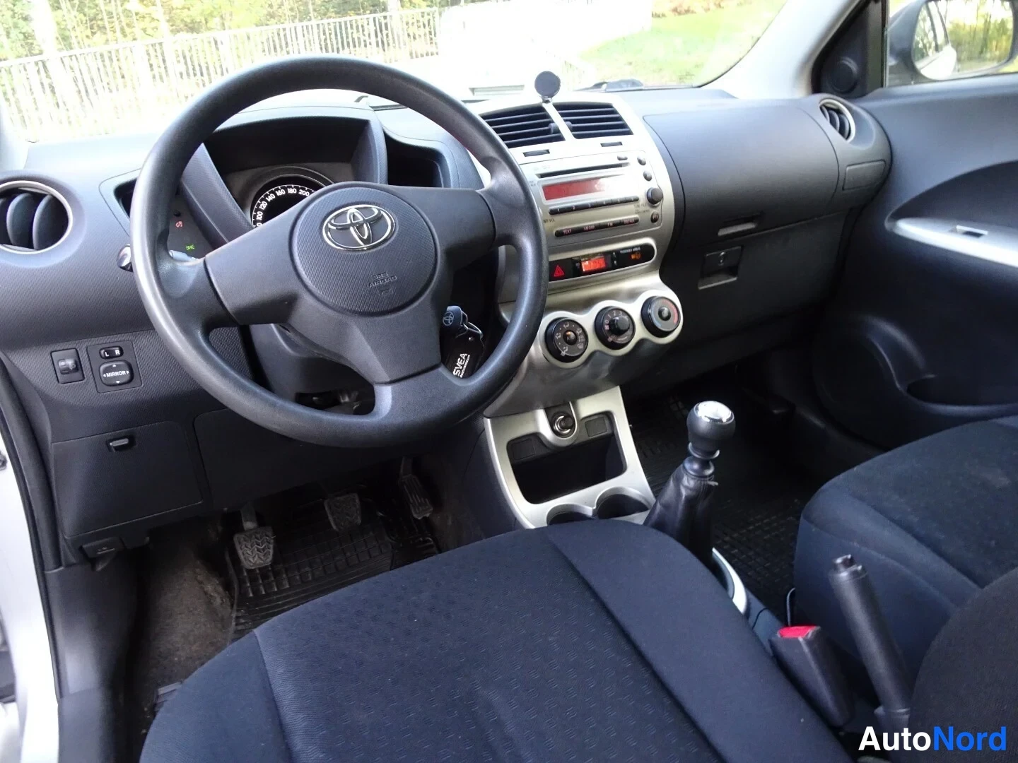 Silver Toyota Urban Cruiser 2009, cockpit, photo 26