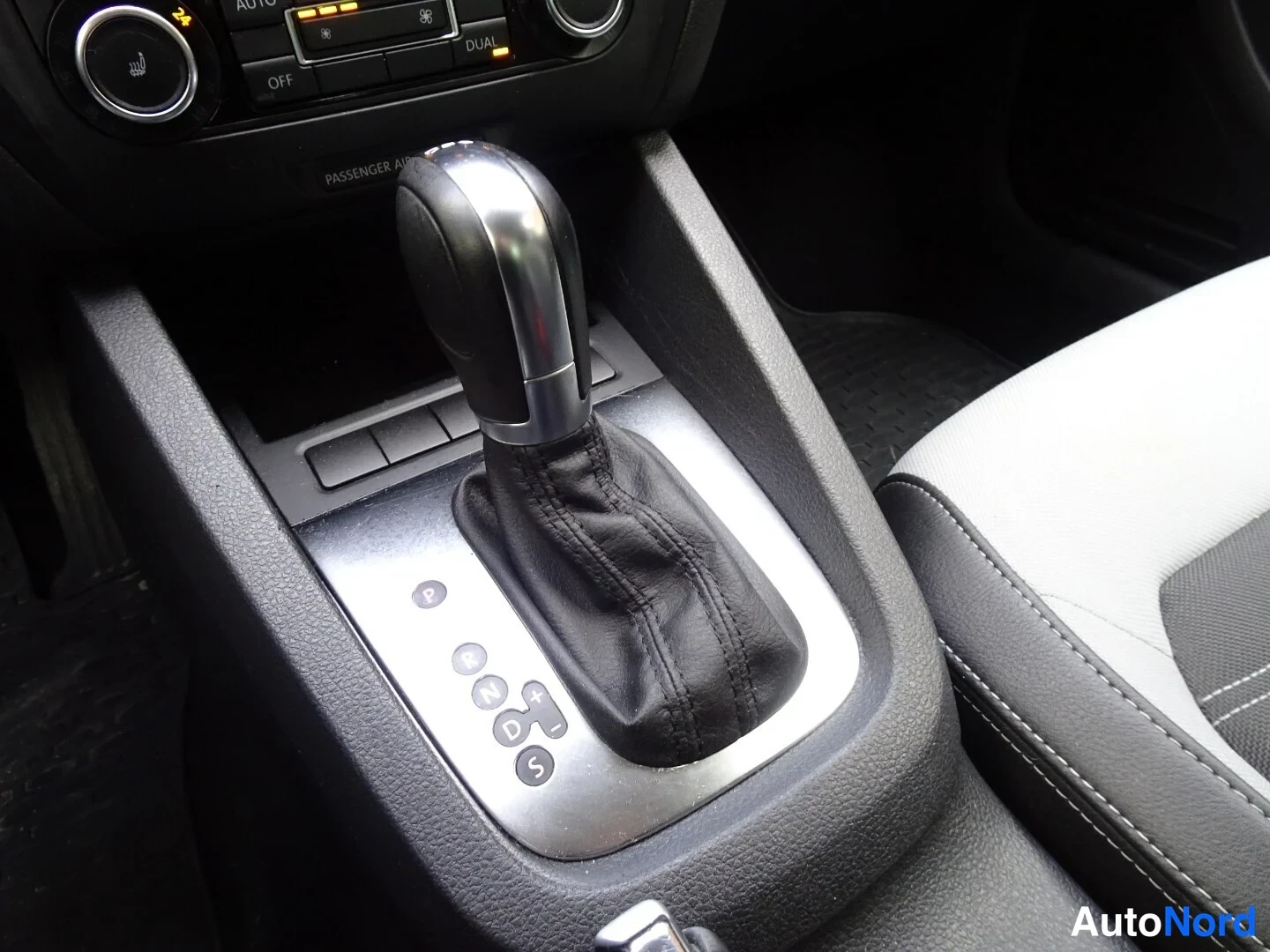 Hopea Volkswagen Jetta 2012, yksityiskohta, kuva 24
