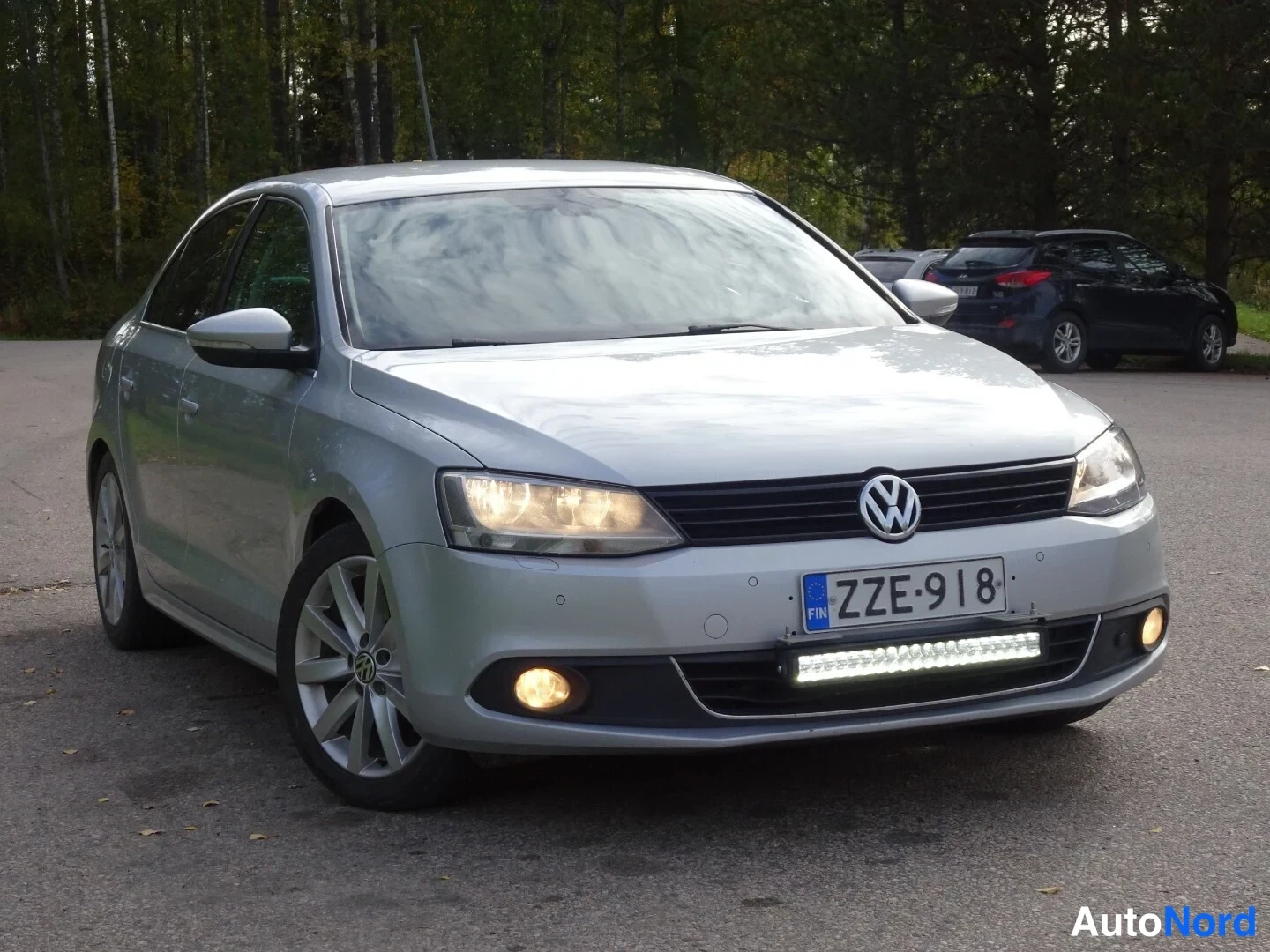 Hopea Volkswagen Jetta 2012, etuviisto, keula oikealle, kuva 4