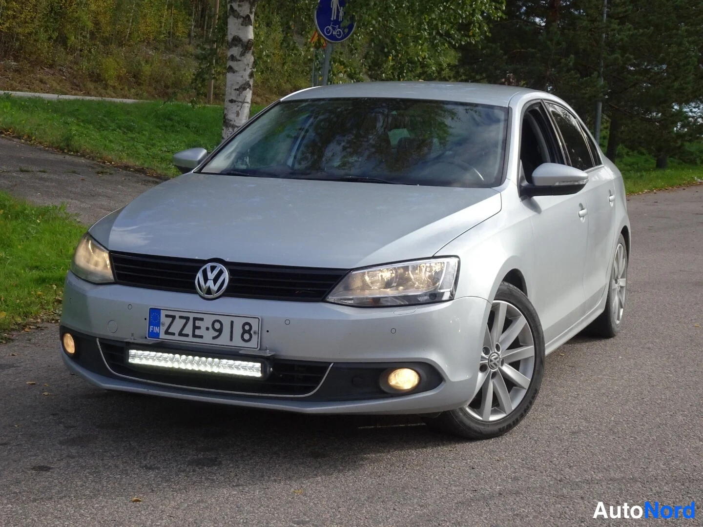 Hopea Volkswagen Jetta 2012, etuviisto, keula vasemmalle, kuva 3