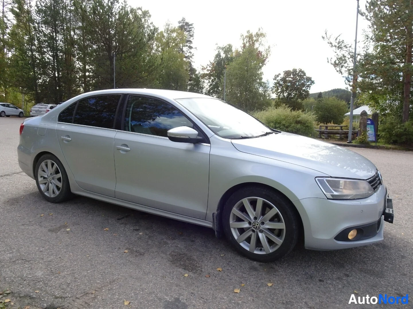 Hopea Volkswagen Jetta 2012, etuviisto, keula oikealle, kuva 5