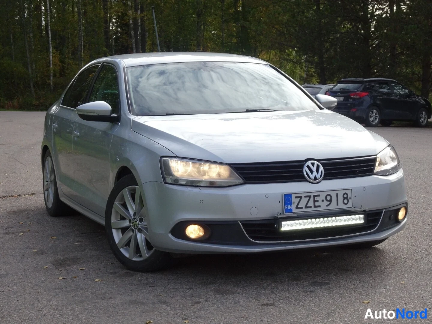 Hopea Volkswagen Jetta 2012, etuviisto, keula oikealle, kuva 6