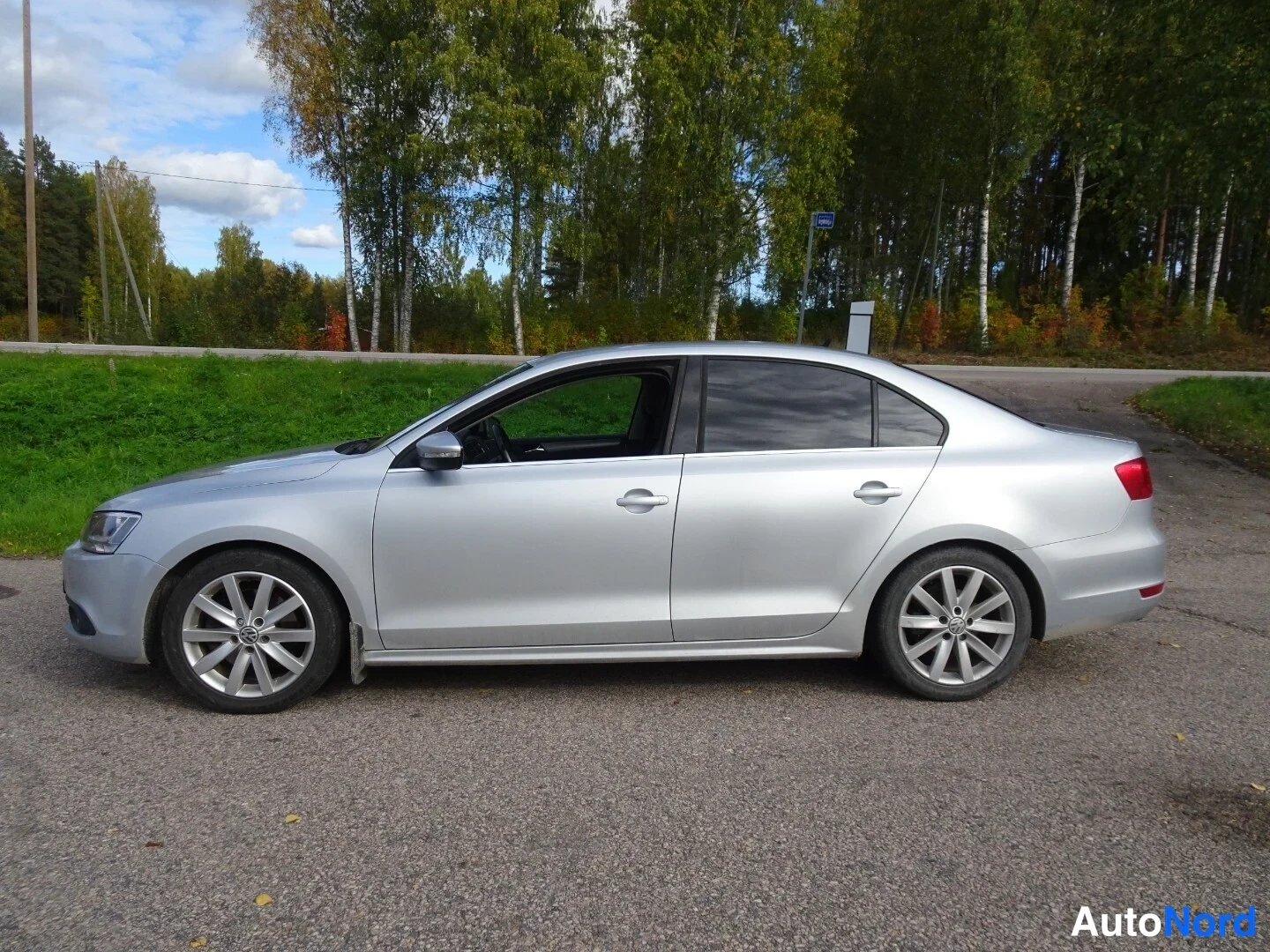 Hopea Volkswagen Jetta 2012, etuviisto, keula vasemmalle, kuva 2