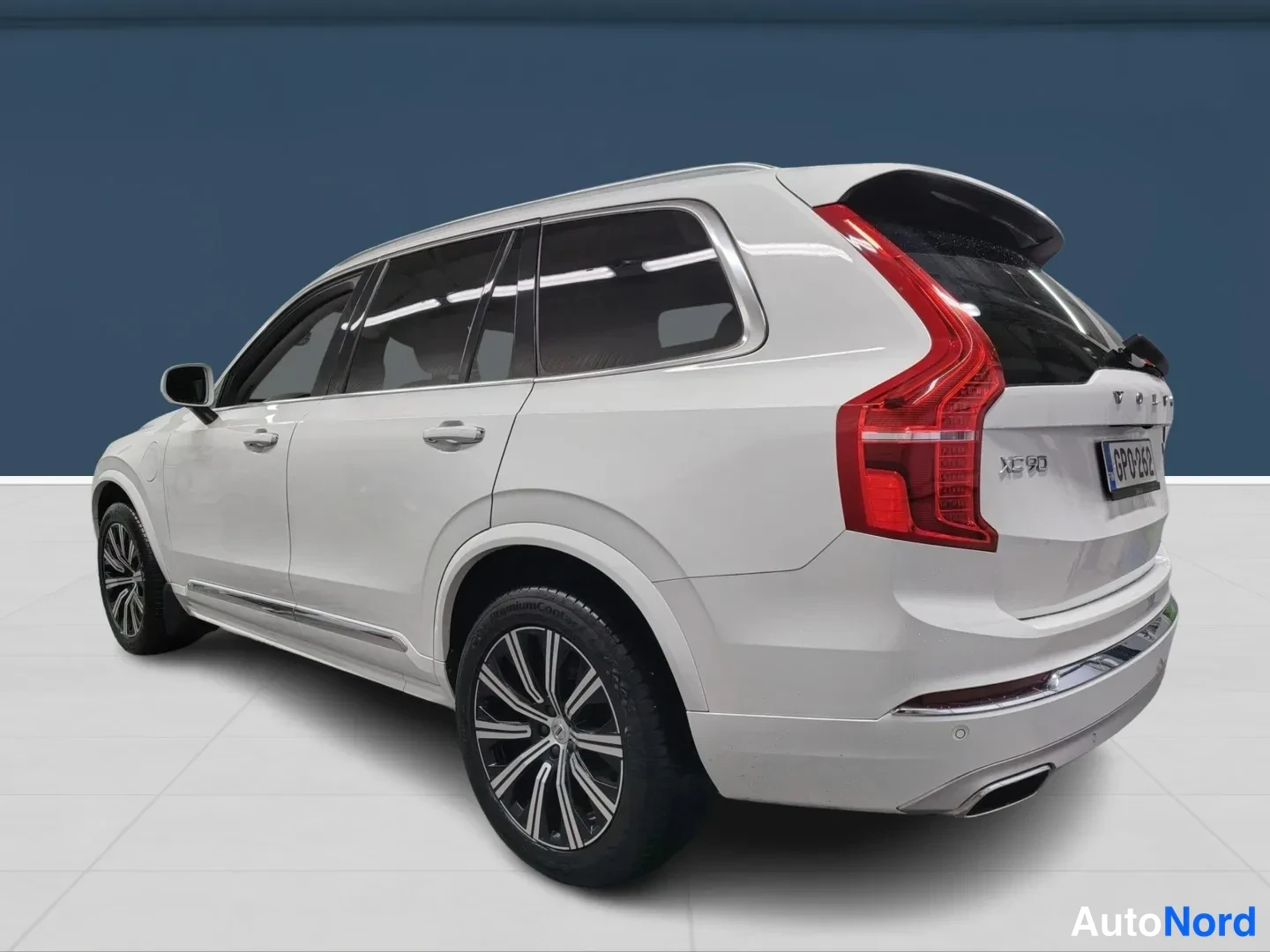 Valkoinen Volvo XC90 2021, takaviisto, kuva 4