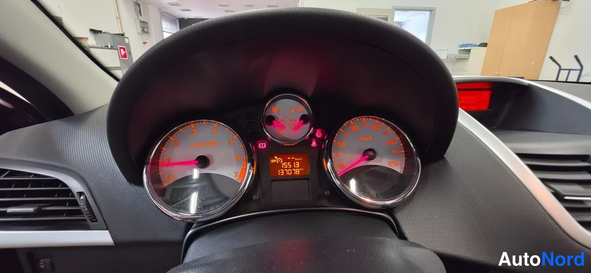 Ruskea Peugeot 207 2011, yksityiskohta, kuva 17