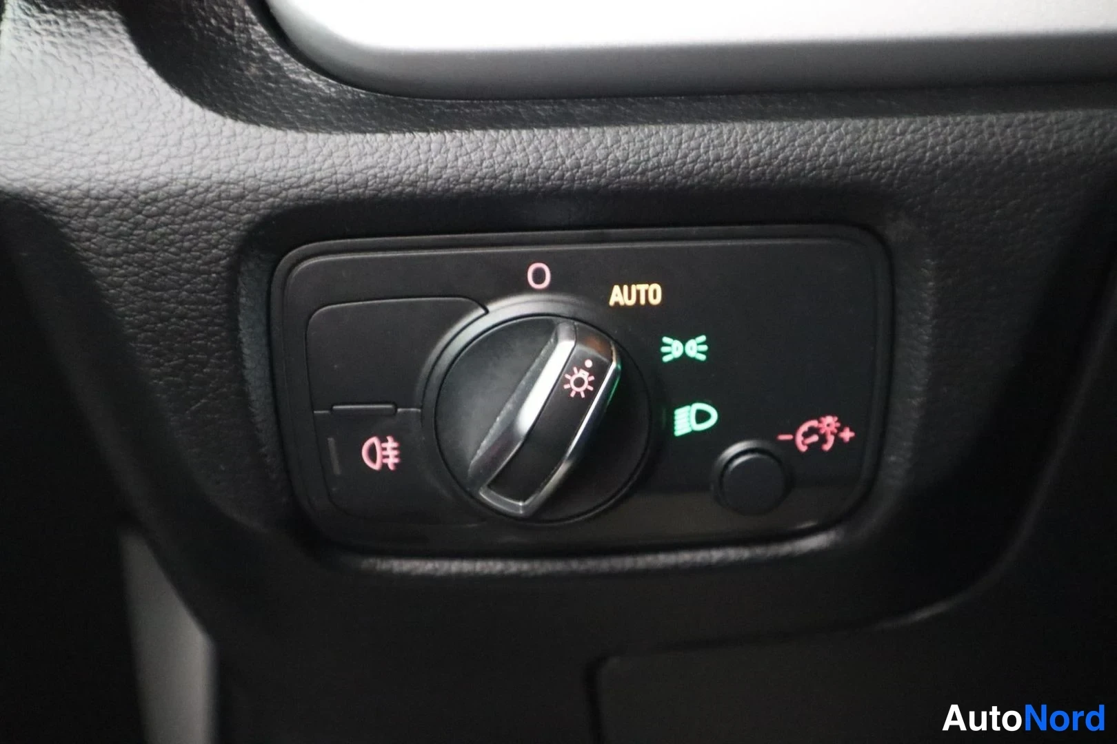 Valkoinen Audi A3 Sportback 2016, yksityiskohta, kuva 23