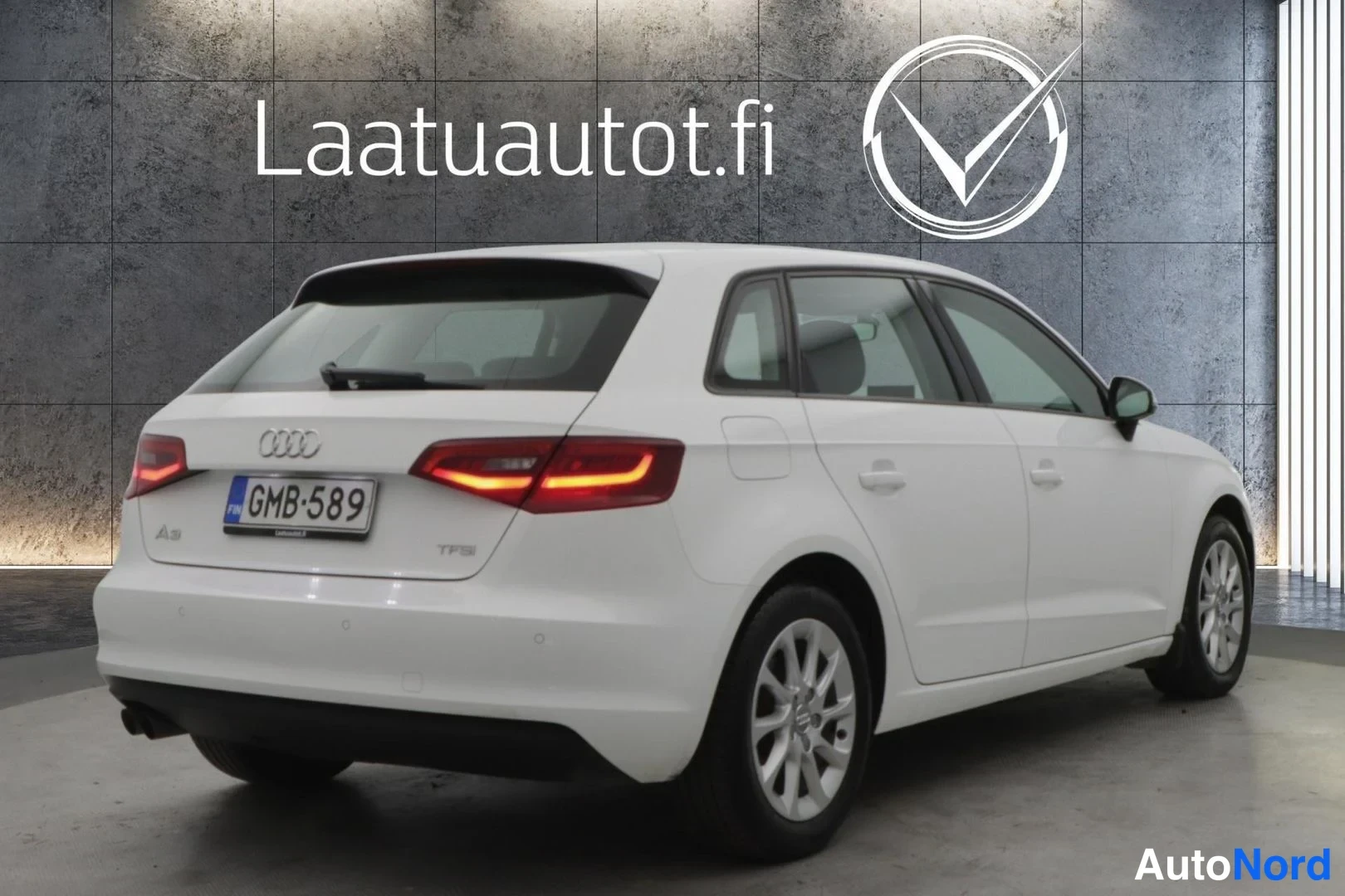Valkoinen Audi A3 Sportback 2016, takaviisto, kuva 6