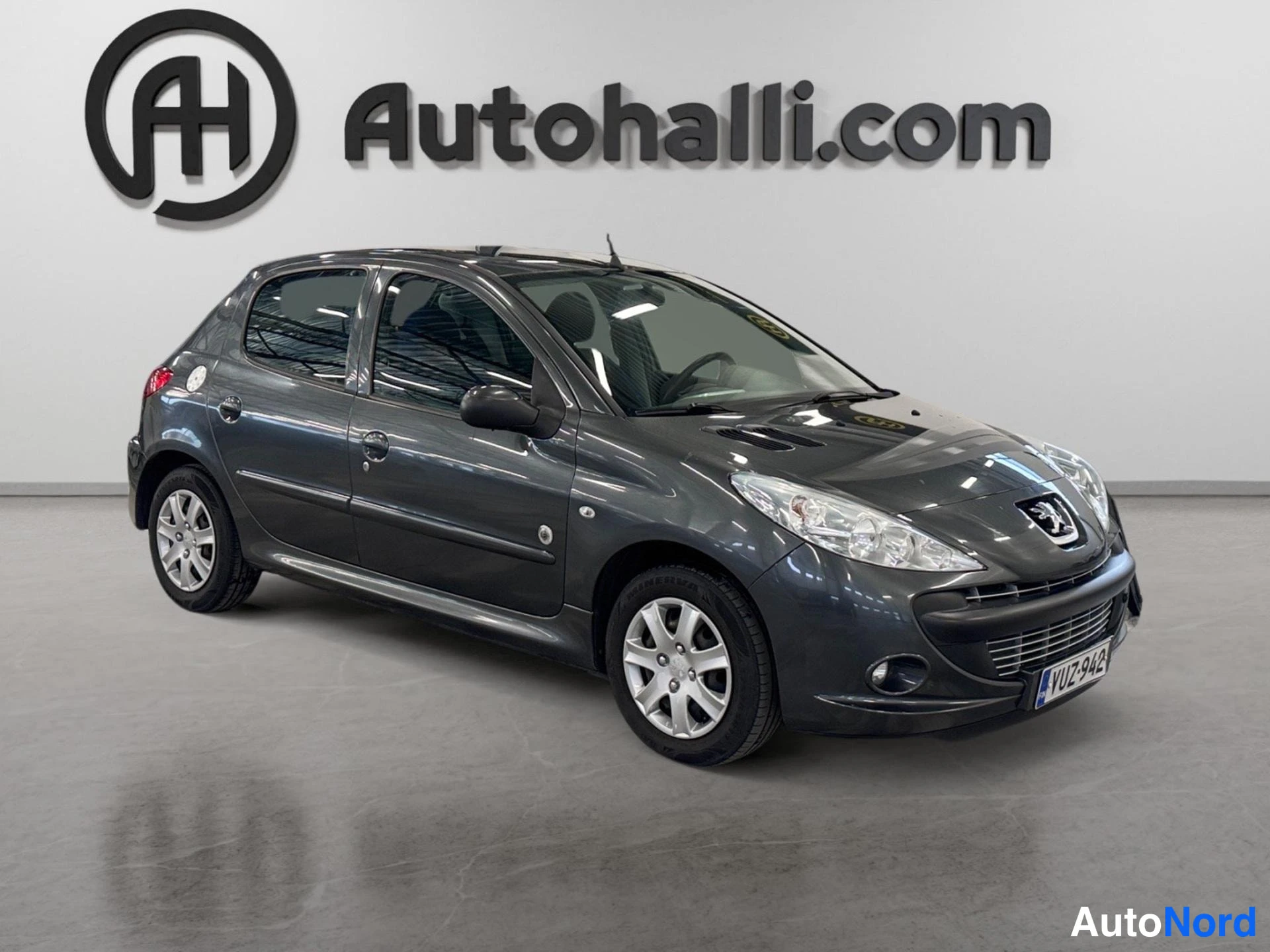 Harmaa Peugeot 206+ 2012, etuviisto, keula oikealle, kuva 3