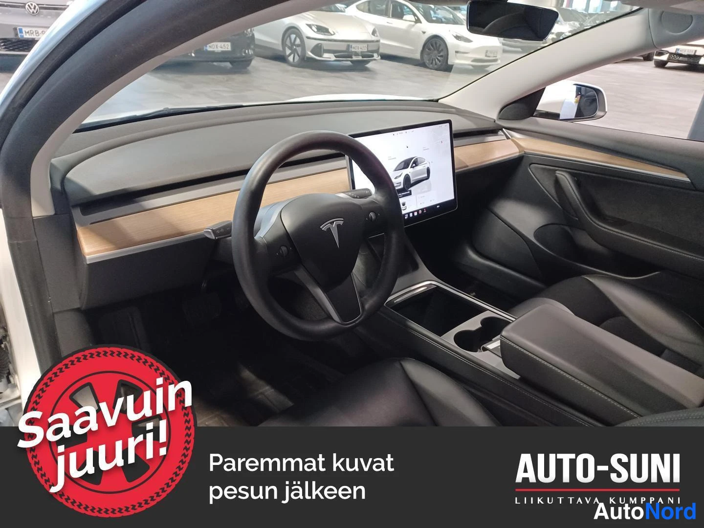 Valkoinen Tesla Model 3 2022, ohjaamo, kuva 3