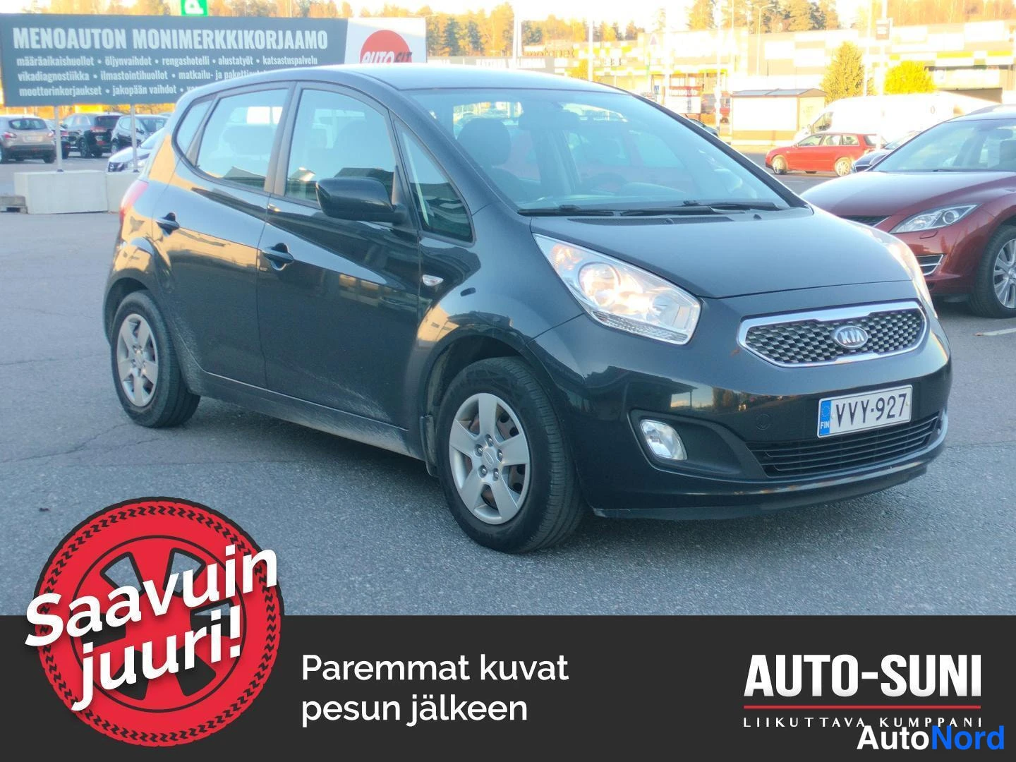 Musta Kia Venga 2011, etuviisto, keula oikealle, kuva 2