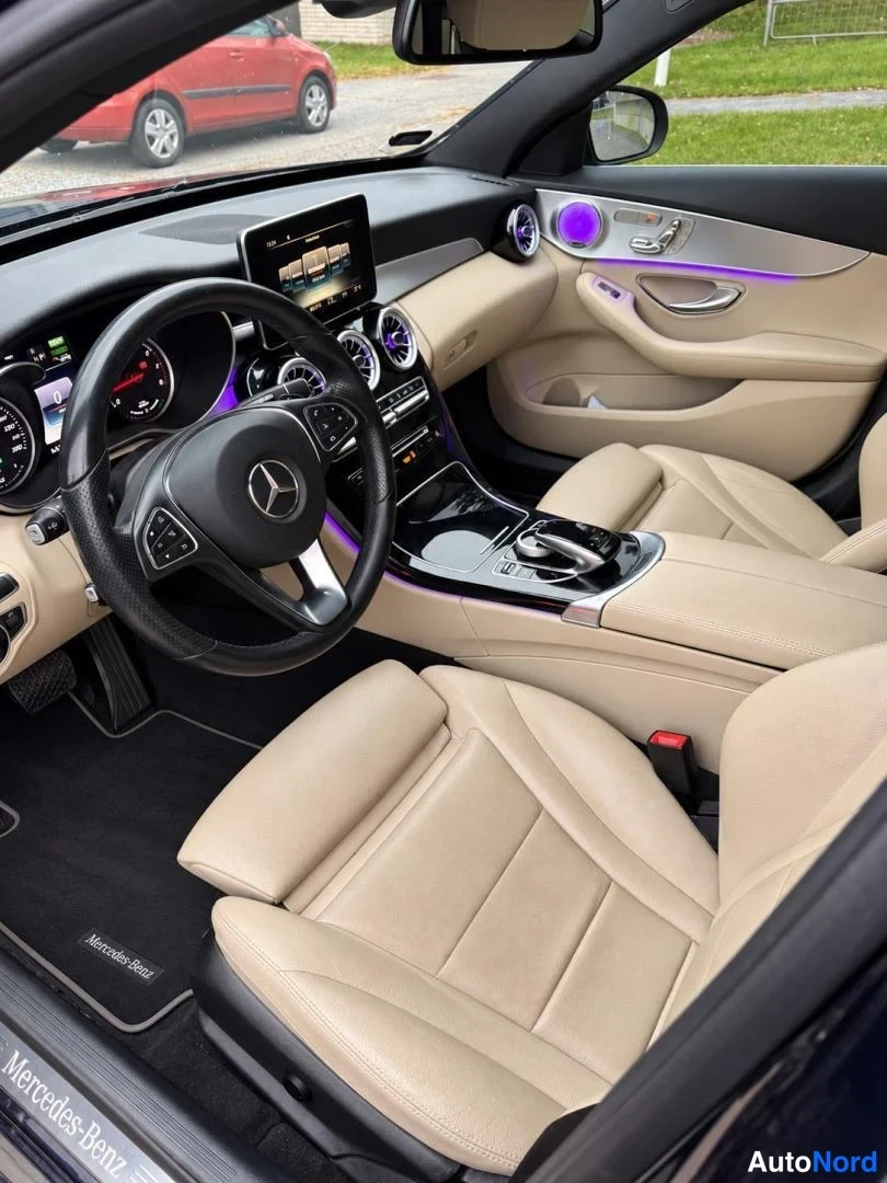 Sininen Mercedes-Benz C 350 e 2016, ohjaamo, kuva 3