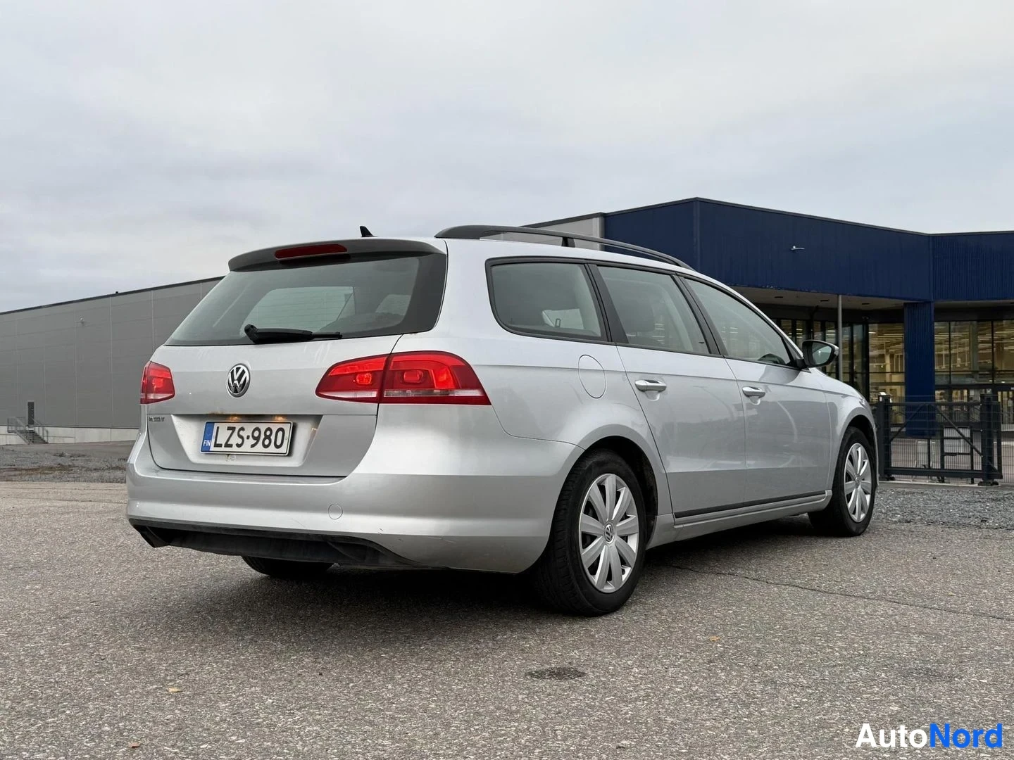 Hopea Volkswagen Passat 2011, takaviisto, kuva 4