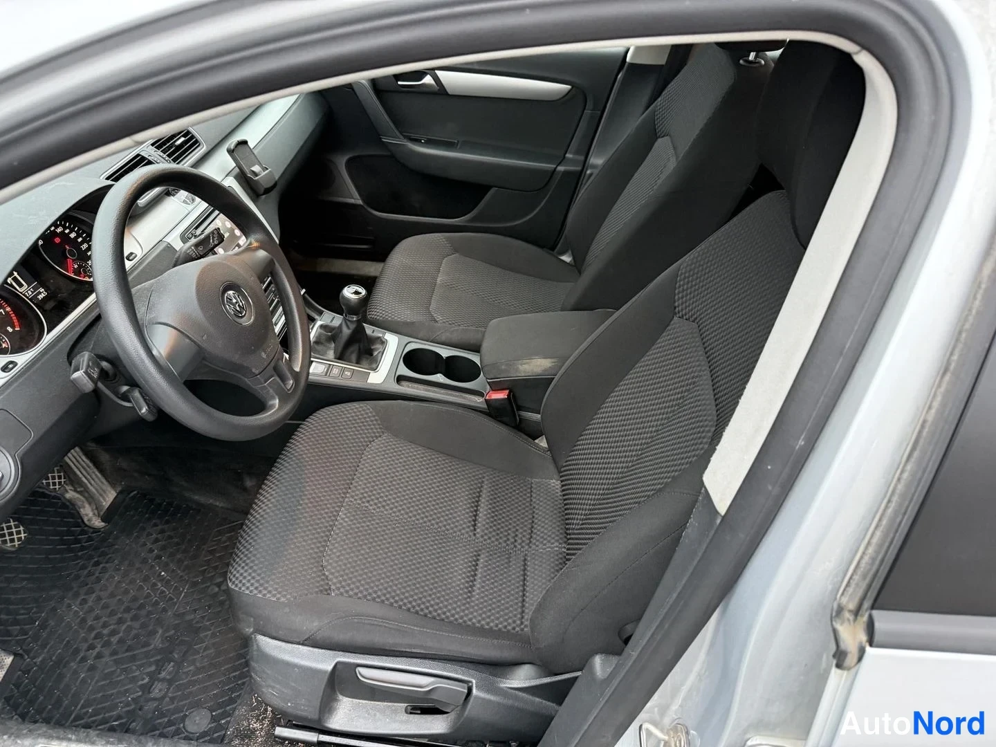 Hopea Volkswagen Passat 2011, etuistuimet, kuva 8