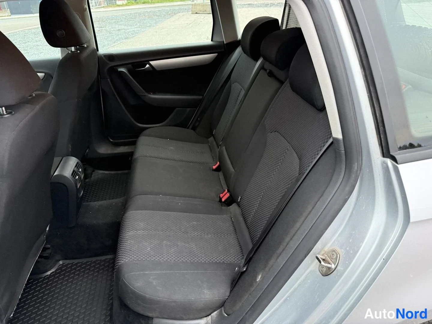 Hopea Volkswagen Passat 2011, takaistuimet, kuva 10