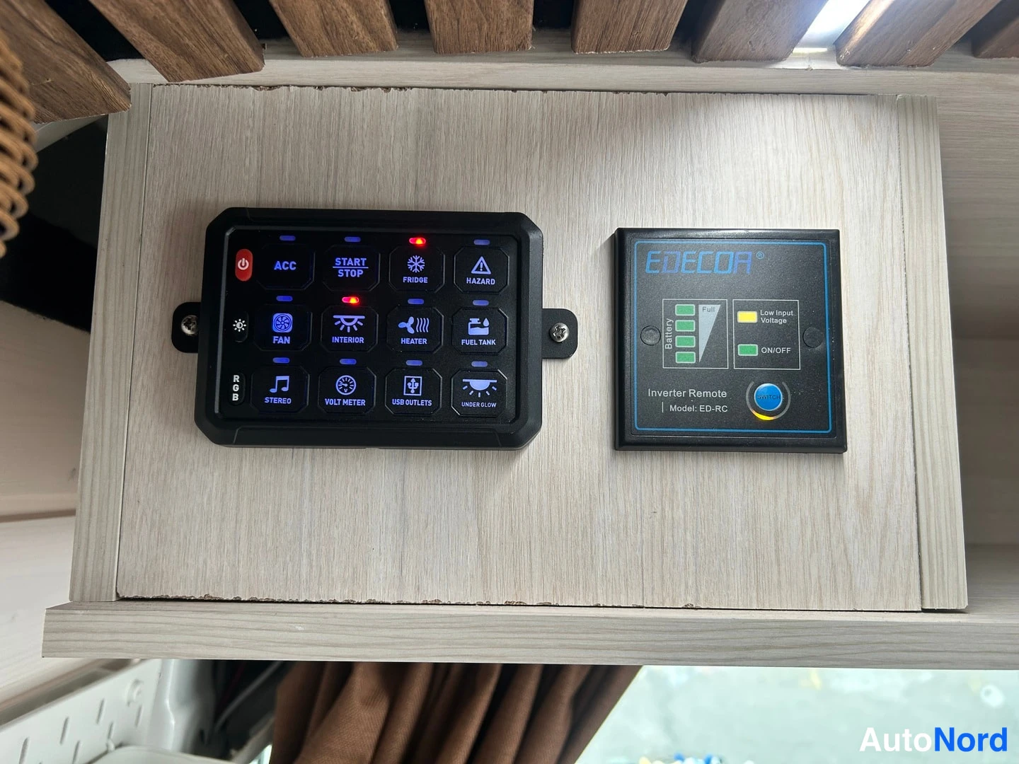 Vit Volkswagen Crafter 2019, detalj, bild 14